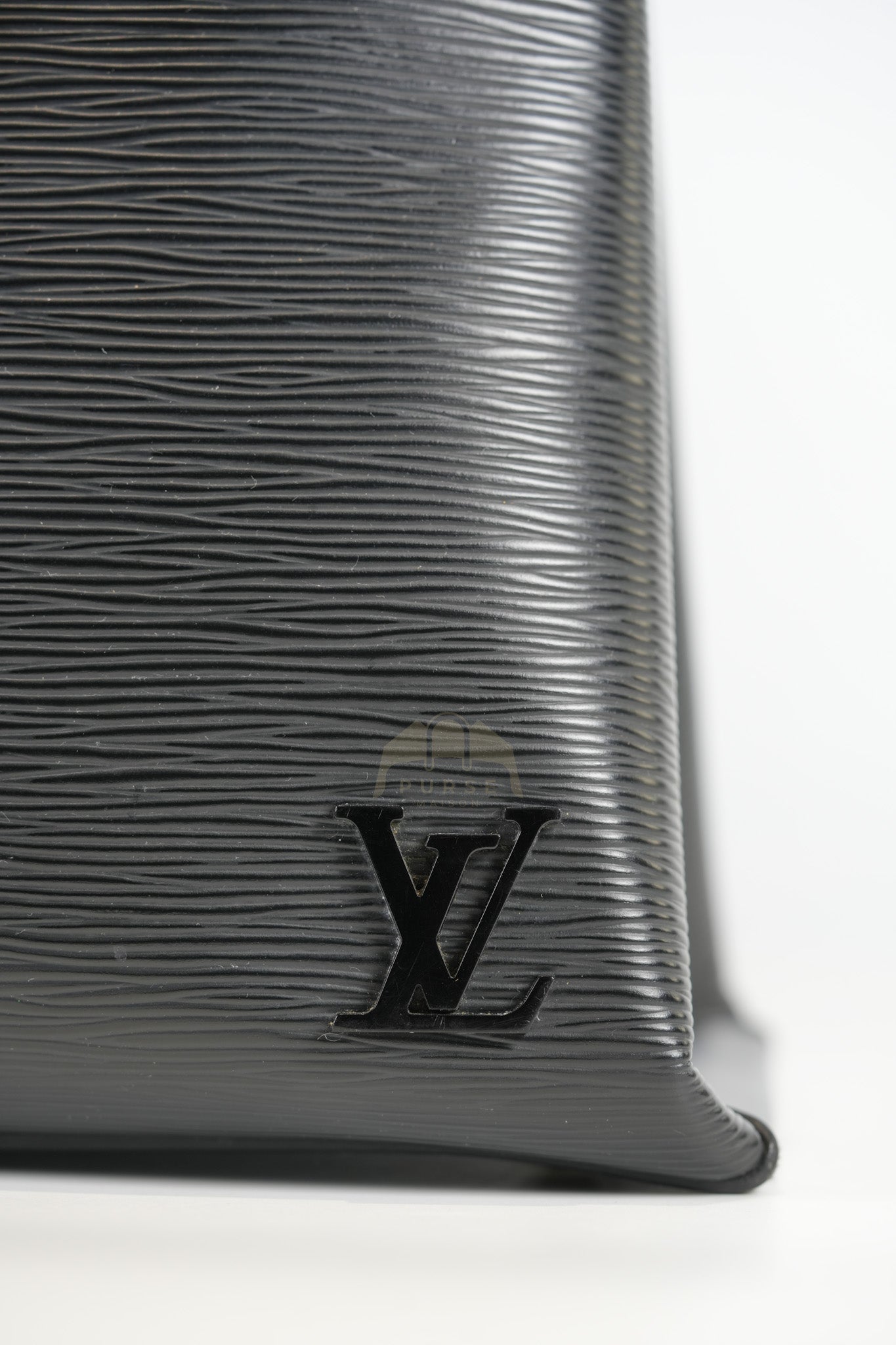 Kleber MM Bag in Black Epi Leather & Silver Hardware (Date Code: FO3106) | Purse Maison Luxury Bags Shop