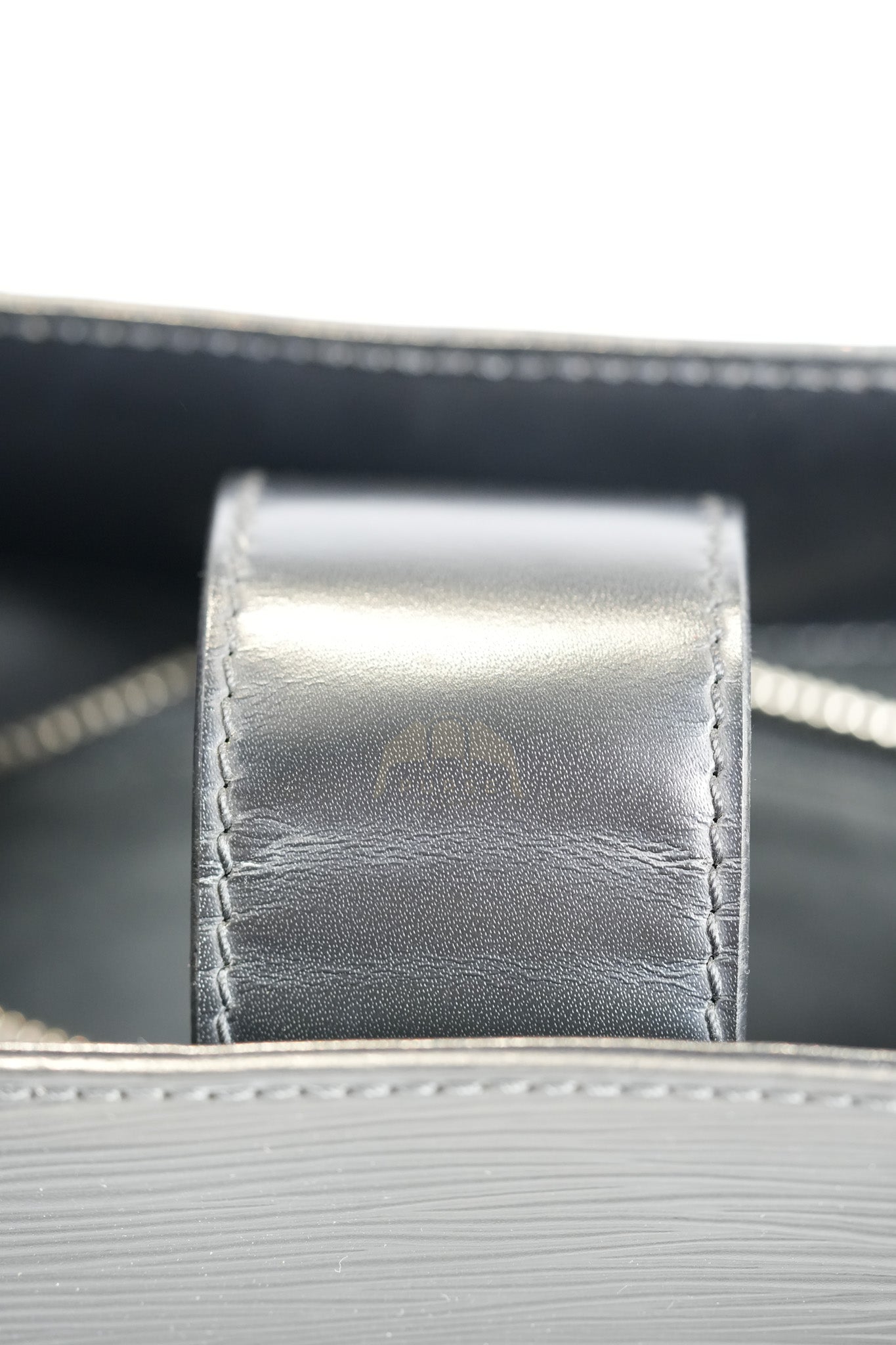 Kleber MM Bag in Black Epi Leather & Silver Hardware (Date Code: FO3106) | Purse Maison Luxury Bags Shop