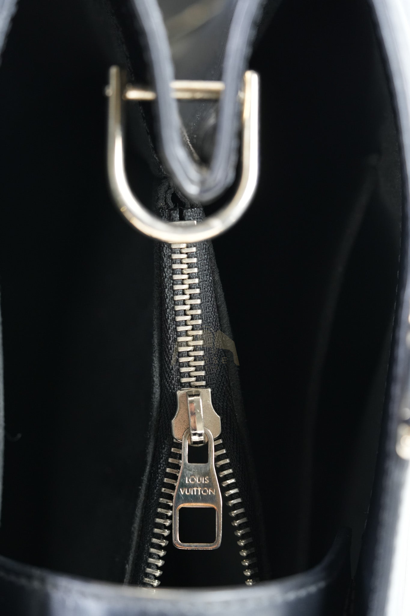 Kleber MM Bag in Black Epi Leather & Silver Hardware (Date Code: FO3106) | Purse Maison Luxury Bags Shop