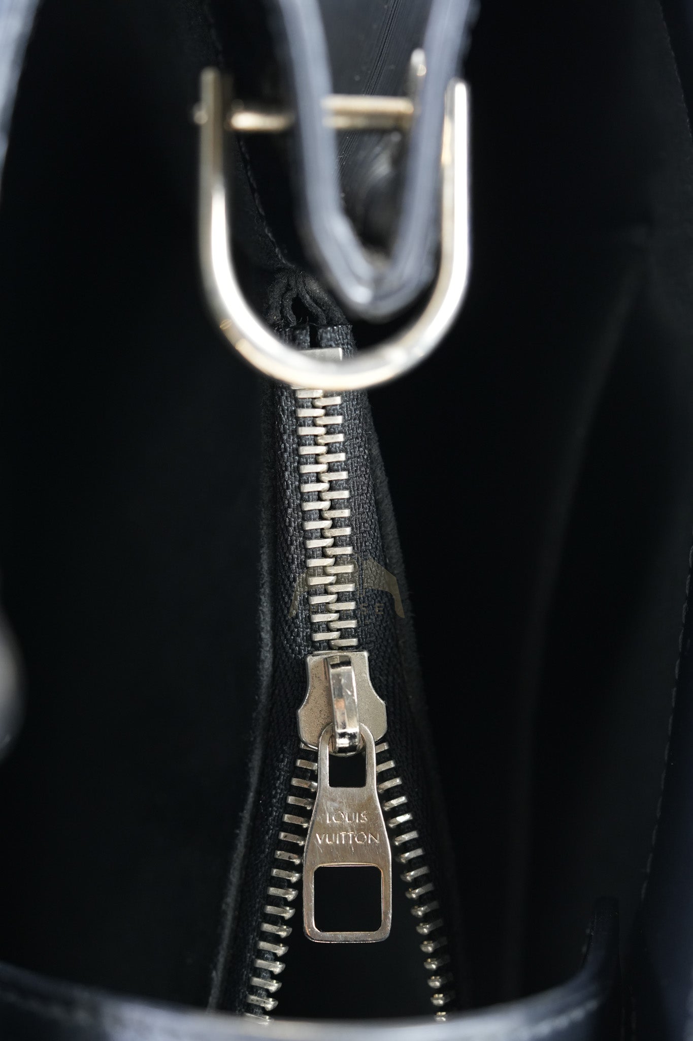 Kleber MM Bag in Black Epi Leather & Silver Hardware (Date Code: FO3106) | Purse Maison Luxury Bags Shop