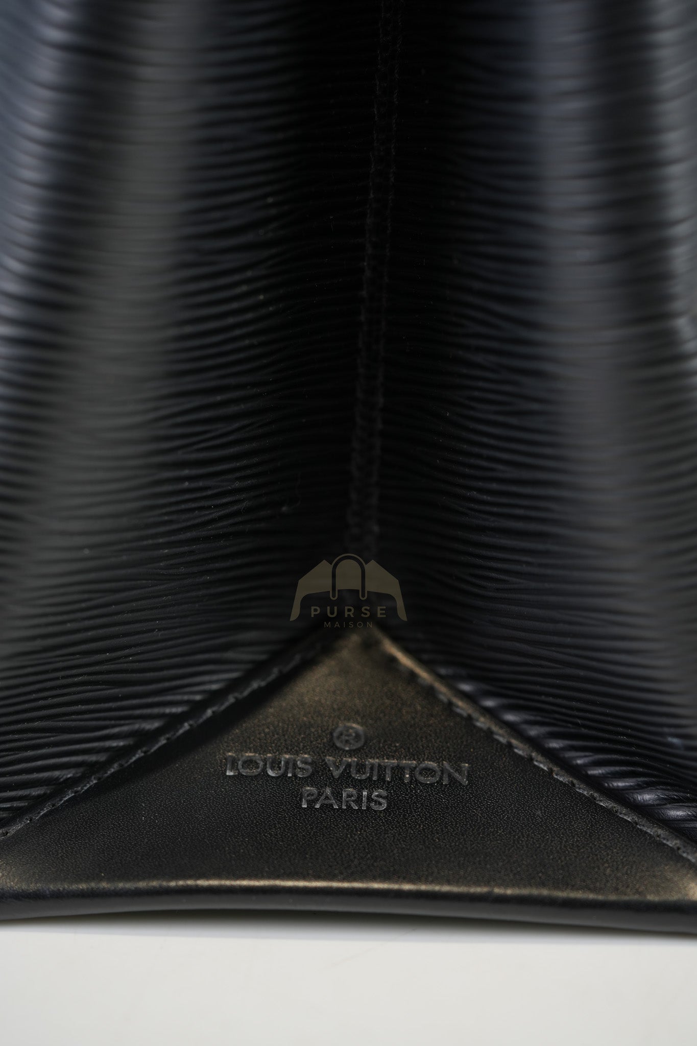 Kleber MM Bag in Black Epi Leather & Silver Hardware (Date Code: FO3106) | Purse Maison Luxury Bags Shop