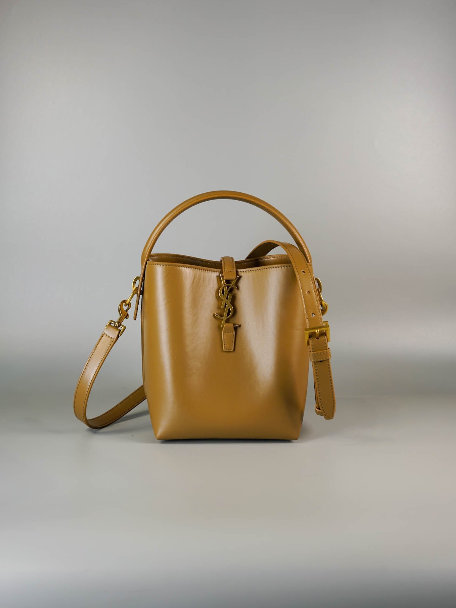 Le 37 Small Dark Cork Brown Leather Bucket Bag | Purse Maison Luxury Bags Shop