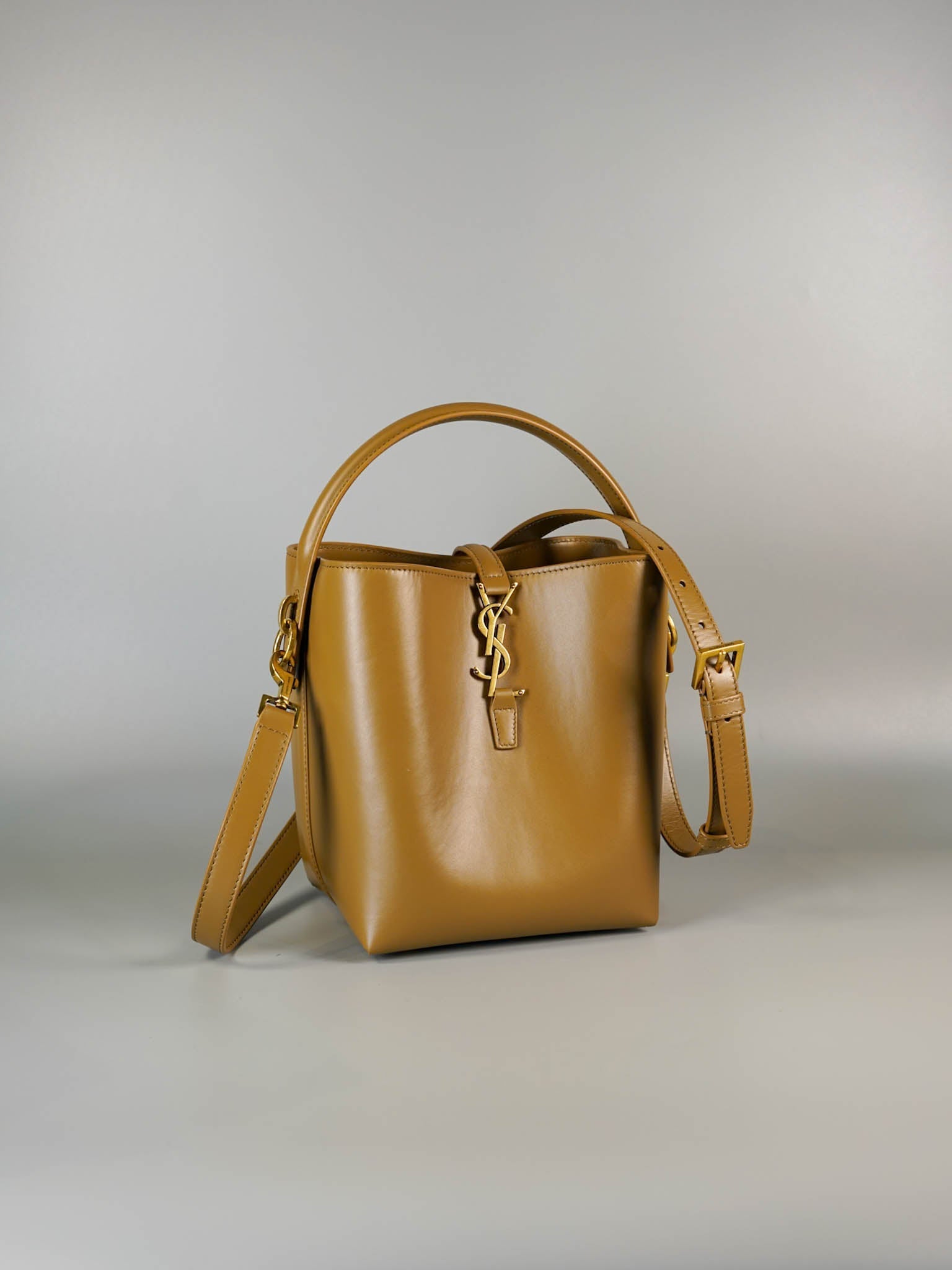 Le 37 Small Dark Cork Brown Leather Bucket Bag | Purse Maison Luxury Bags Shop