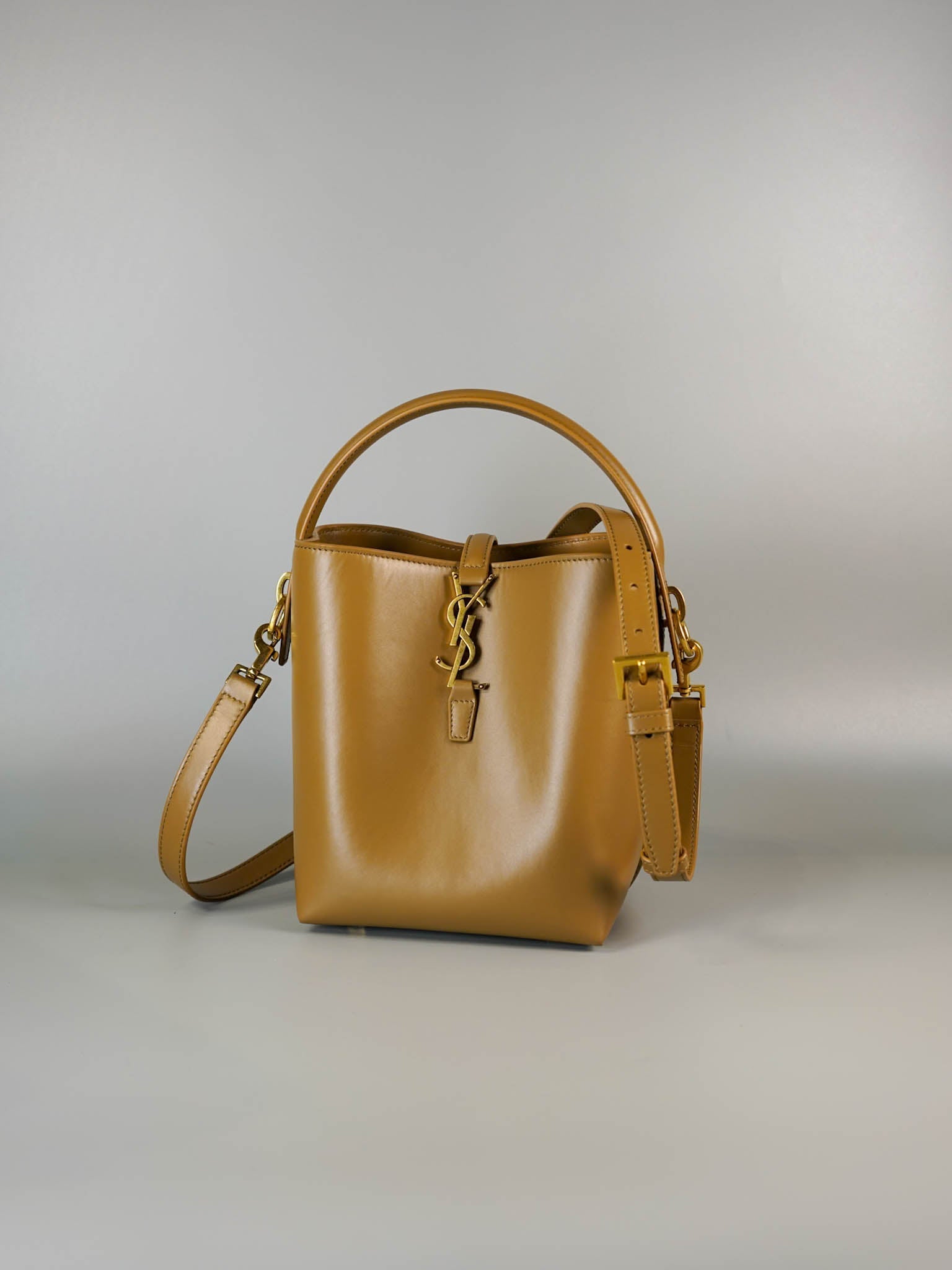 Le 37 Small Dark Cork Brown Leather Bucket Bag | Purse Maison Luxury Bags Shop