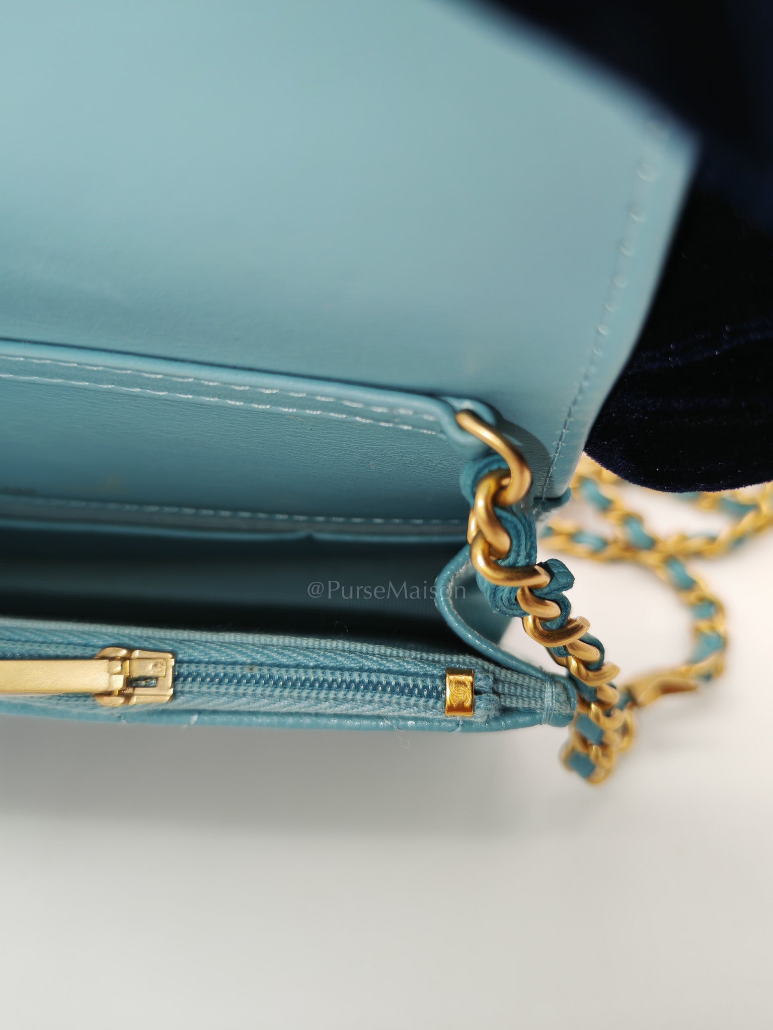 Charming Phone Holder with Chain in Teal Blue Caviar Leather & Gold Hardware (Microchip)