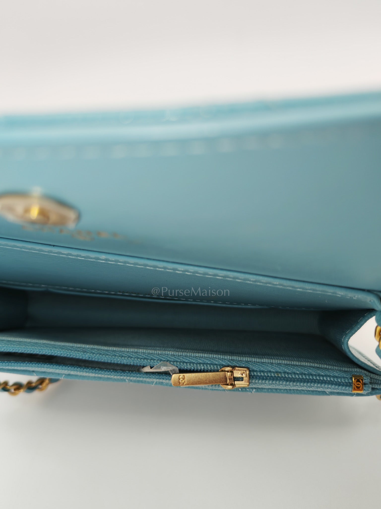 Charming Phone Holder with Chain in Teal Blue Caviar Leather & Gold Hardware (Microchip)