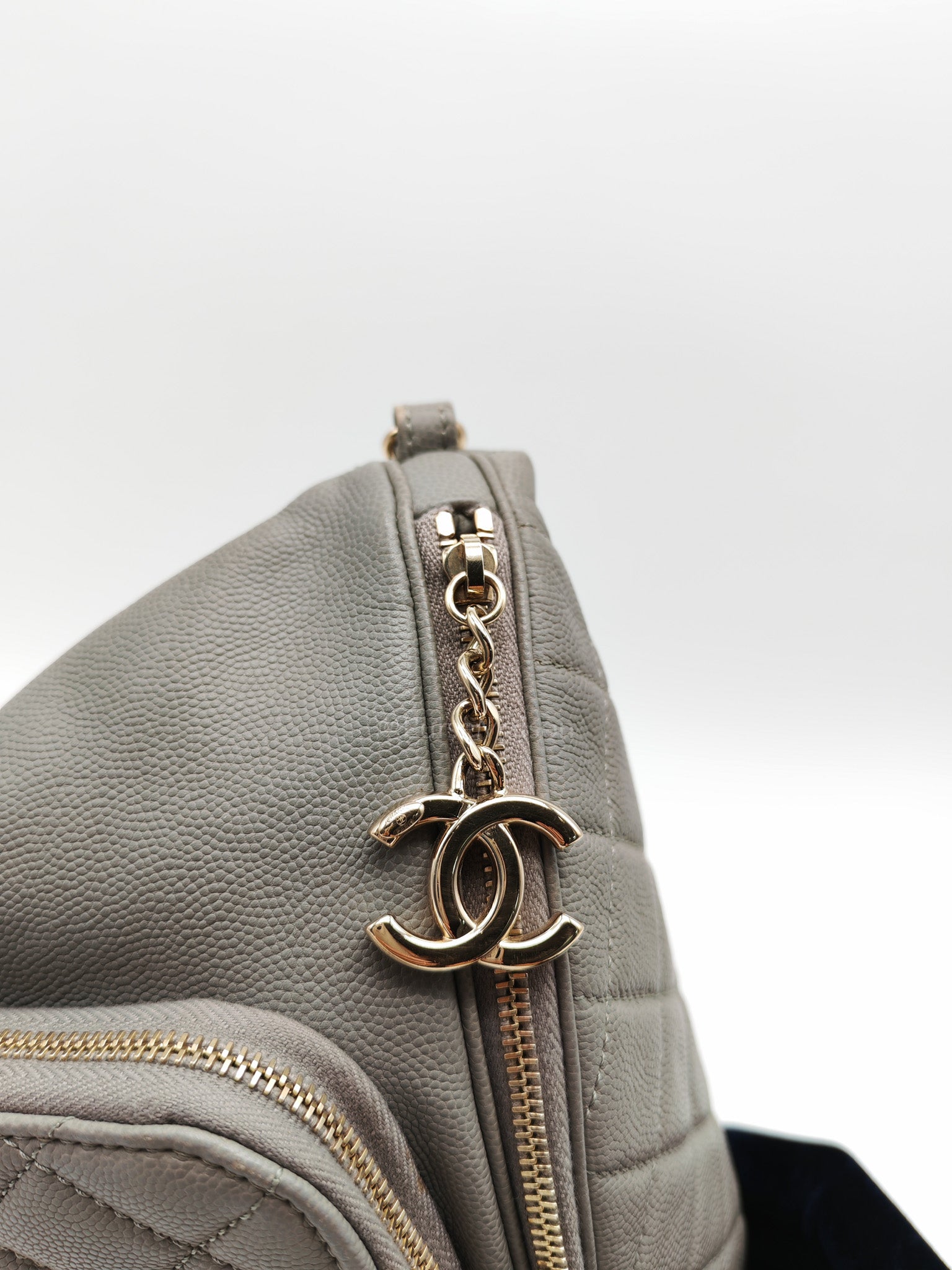 Bussiness Affinity Waist Bag in Gray Caviar Leather and Light Gold Hardware Series 27