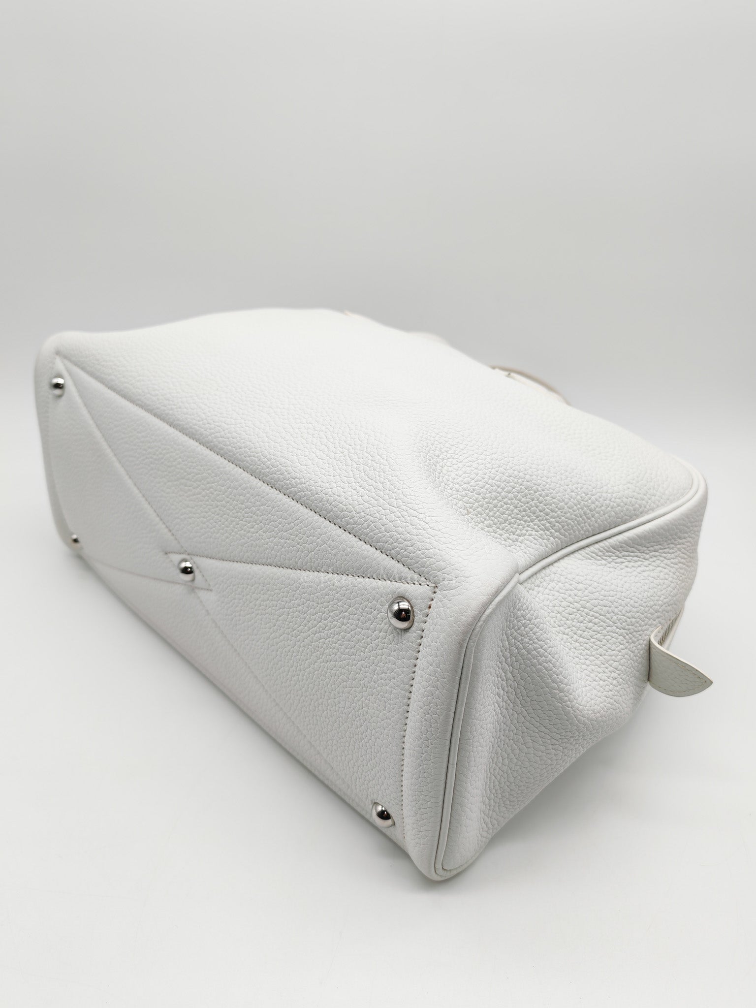 Victoria II 35 in White Clemence Leather & Palladium Hardware Stamp R (2014)