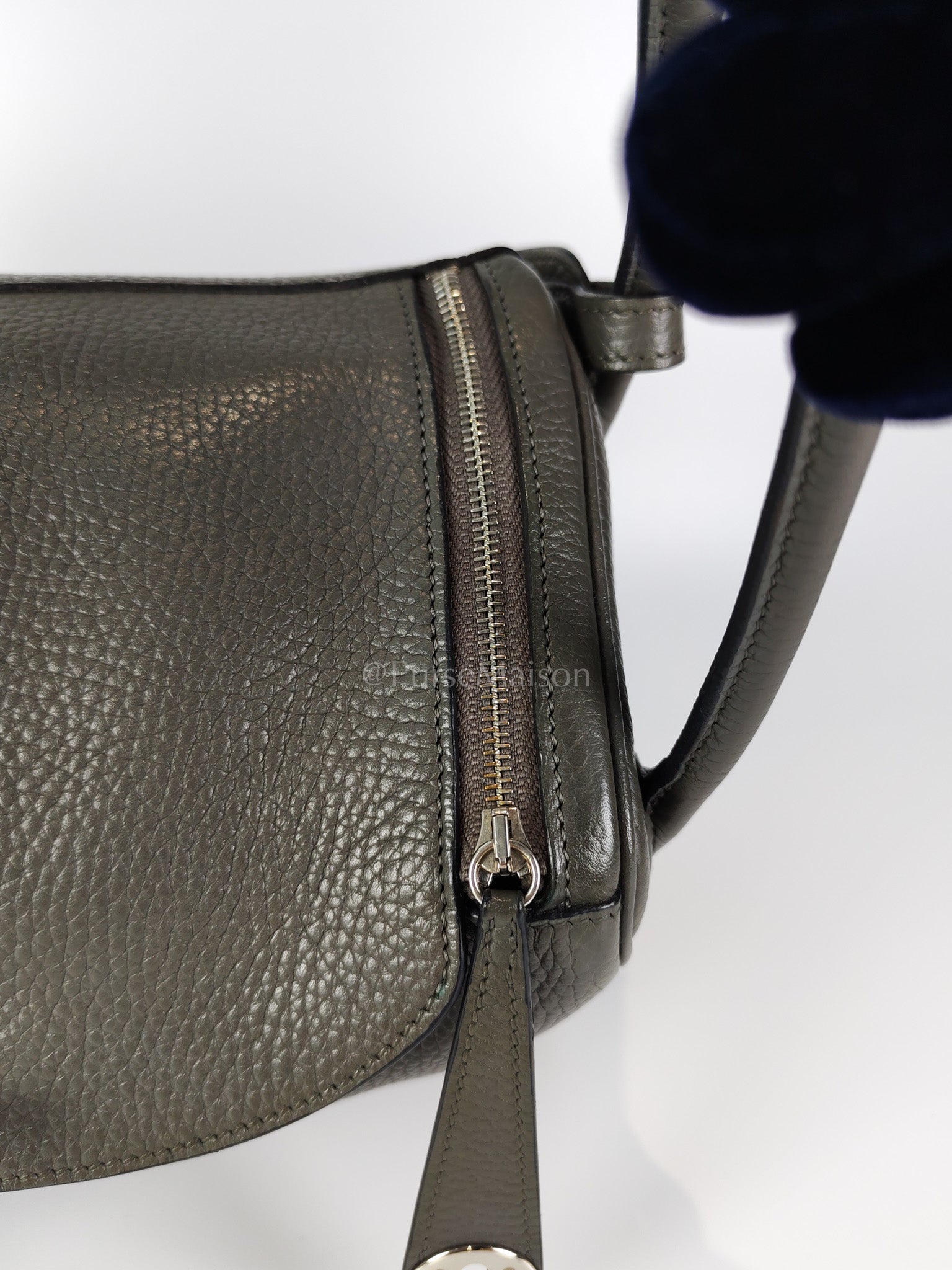 Lindy 26 Etain in Clemance Leather and Palladium Hardware Stamp X (2016) | Purse Maison Luxury Bags Shop