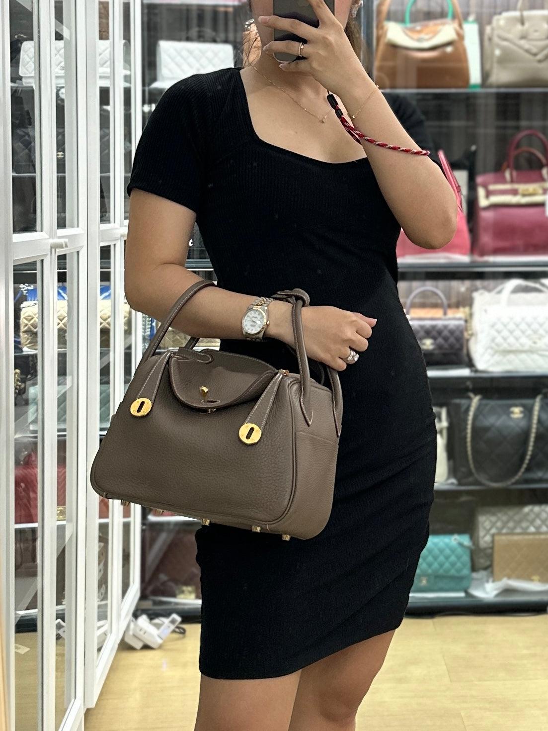 Lindy 26 Etoupe in Togo Leather and Gold Hardware Stamp Y (2020)