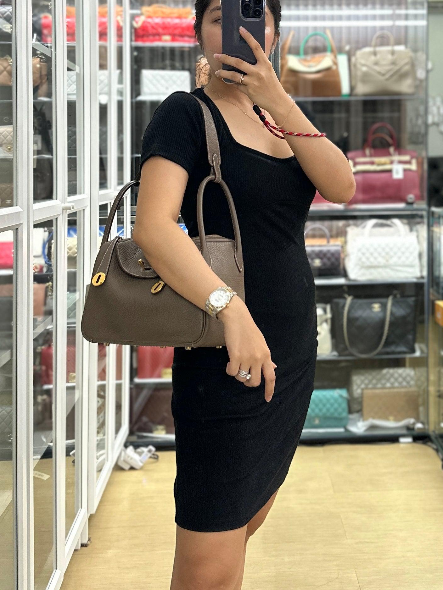 Lindy 26 Etoupe in Togo Leather and Gold Hardware Stamp Y (2020)