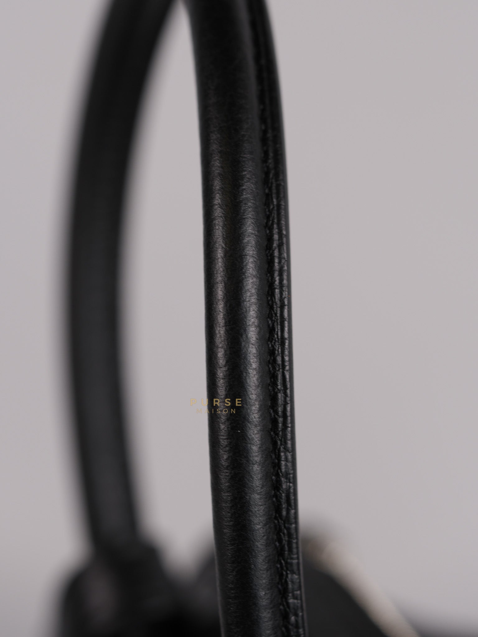 Lindy 26 in Noir Clemence Leather Palladium Hardware Stamp D(2019) | Purse Maison Luxury Bags Shop