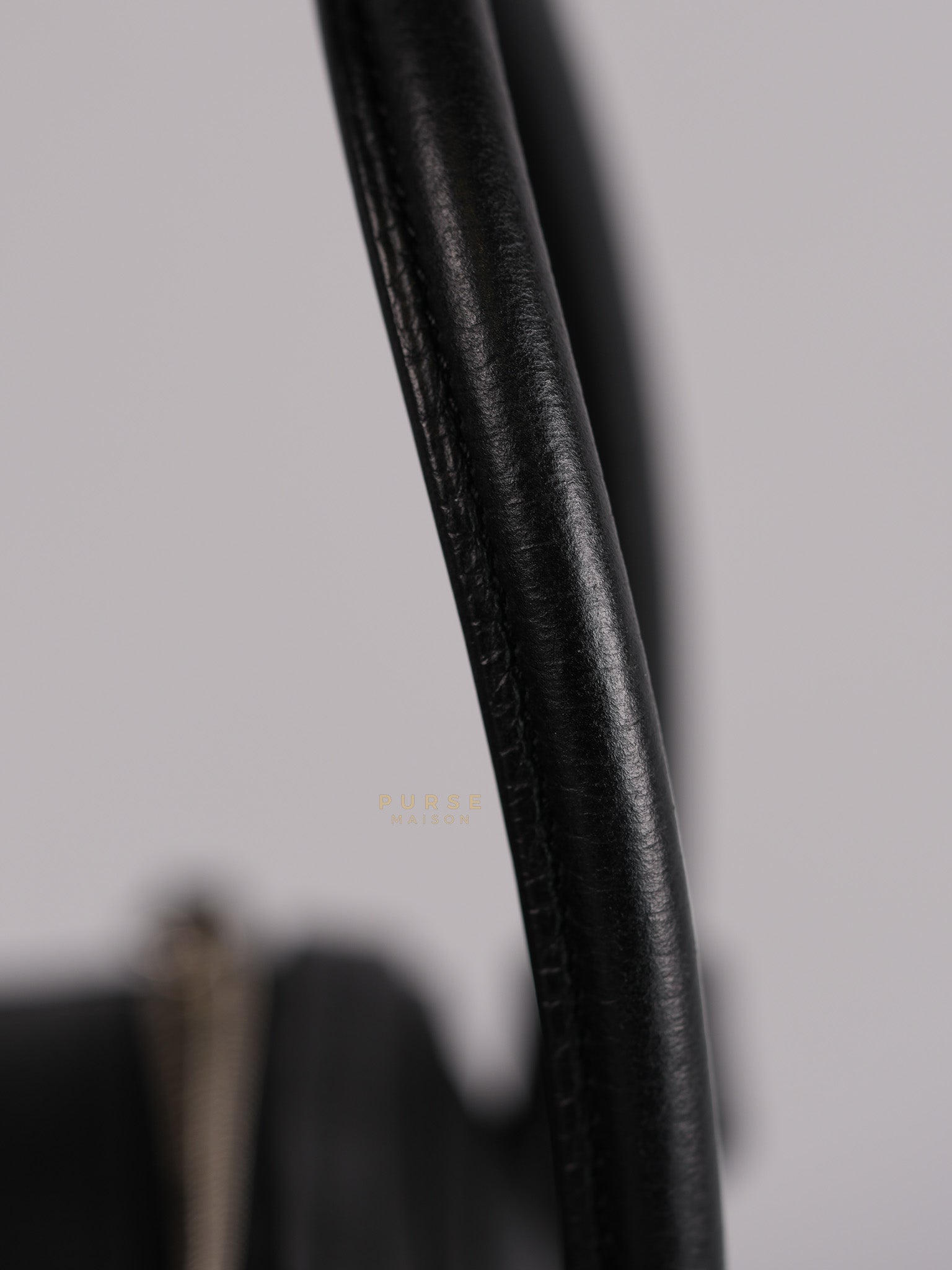 Lindy 26 in Noir Clemence Leather Palladium Hardware Stamp D(2019) | Purse Maison Luxury Bags Shop