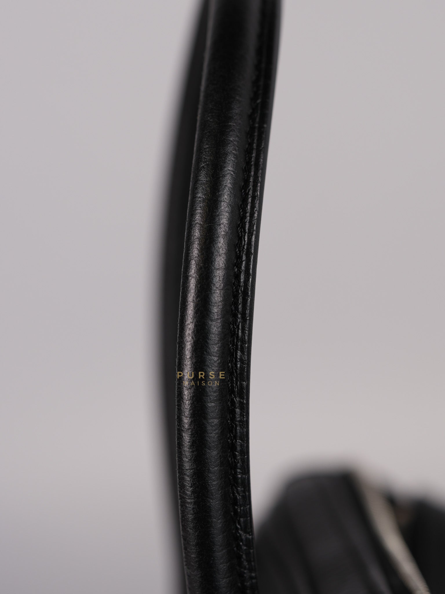 Lindy 26 in Noir Clemence Leather Palladium Hardware Stamp D(2019) | Purse Maison Luxury Bags Shop