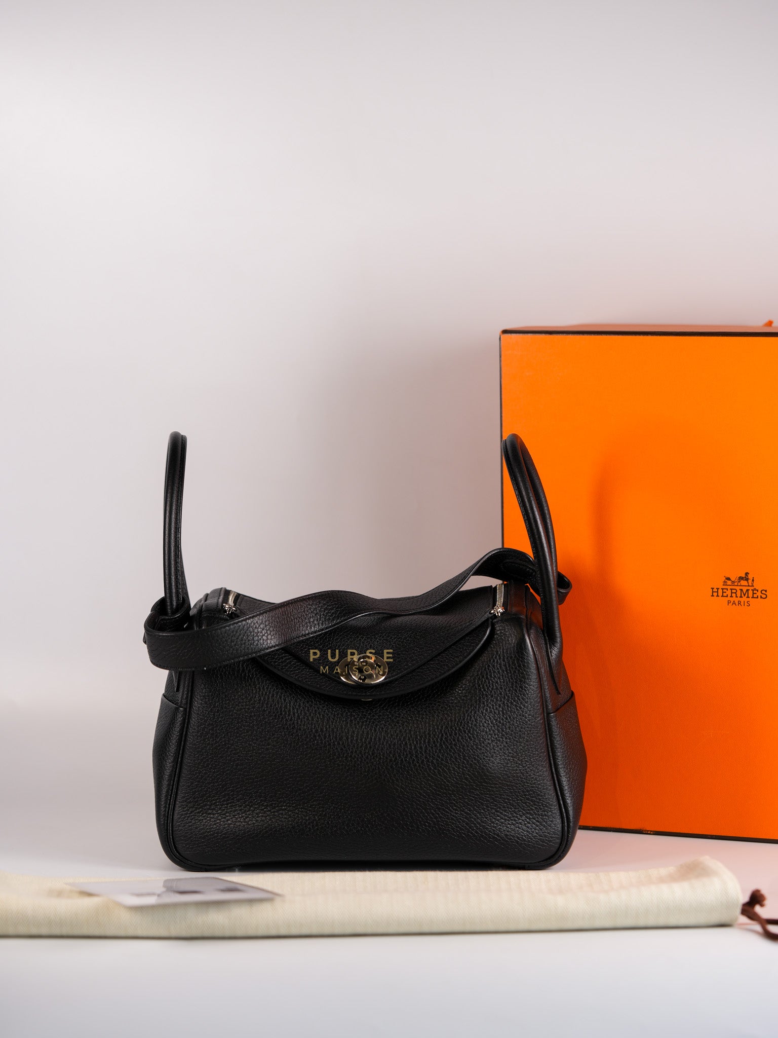 Lindy 26 in Noir Clemence Leather Palladium Hardware Stamp D(2019) | Purse Maison Luxury Bags Shop