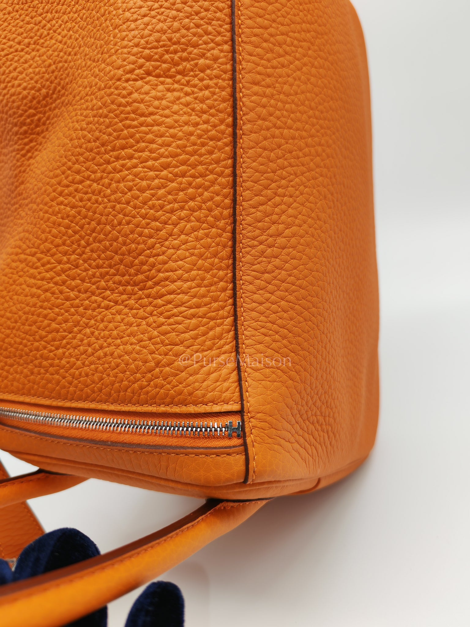Lindy 26 in Orange Clemence Leather and Palladium Hardware Stamp B (2023) | Purse Maison Luxury Bags Shop