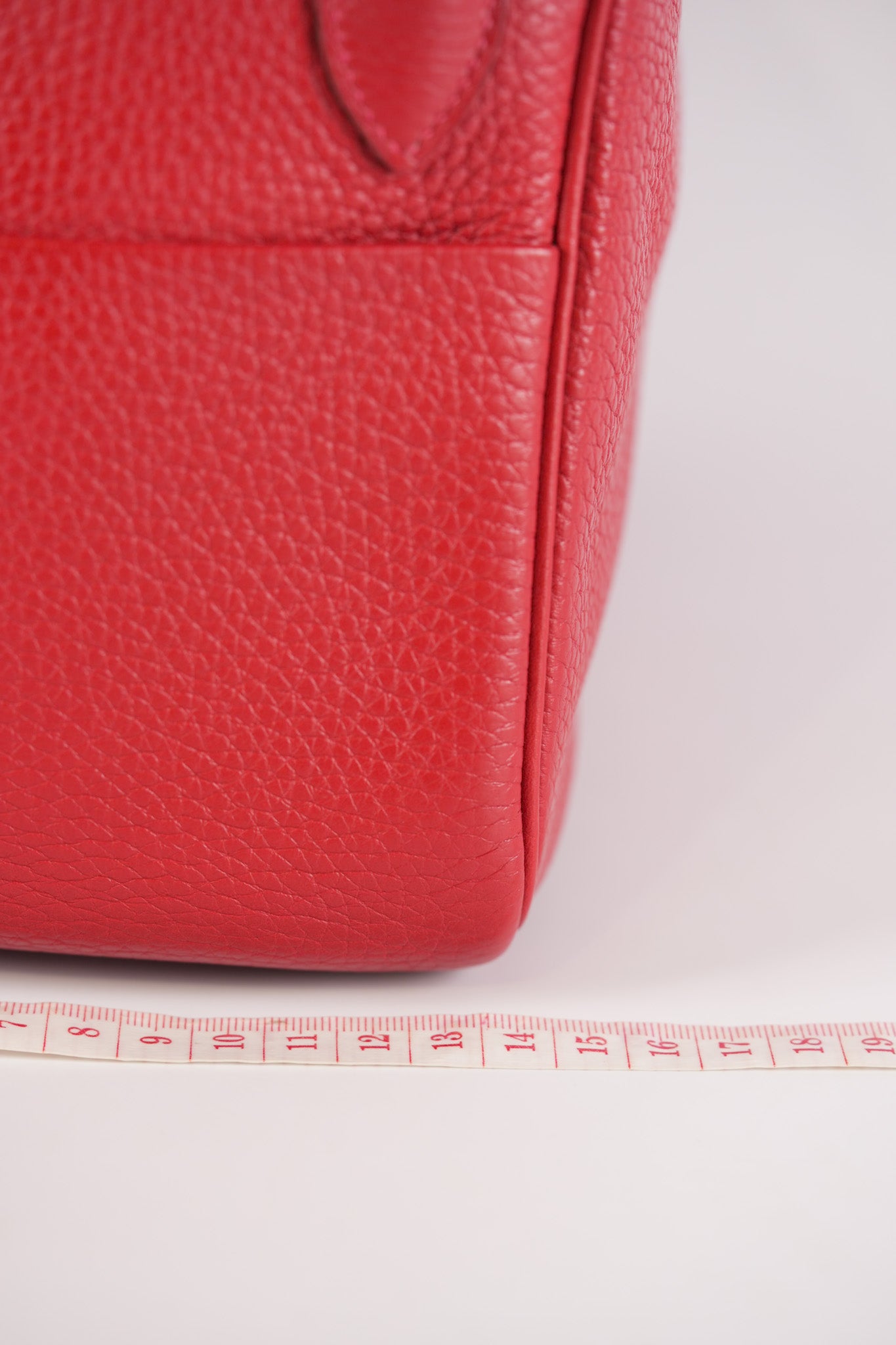 Lindy 26 in Red Clemence Leather and Gold Hardware Stamp C (2018) | Purse Maison Luxury Bags Shop