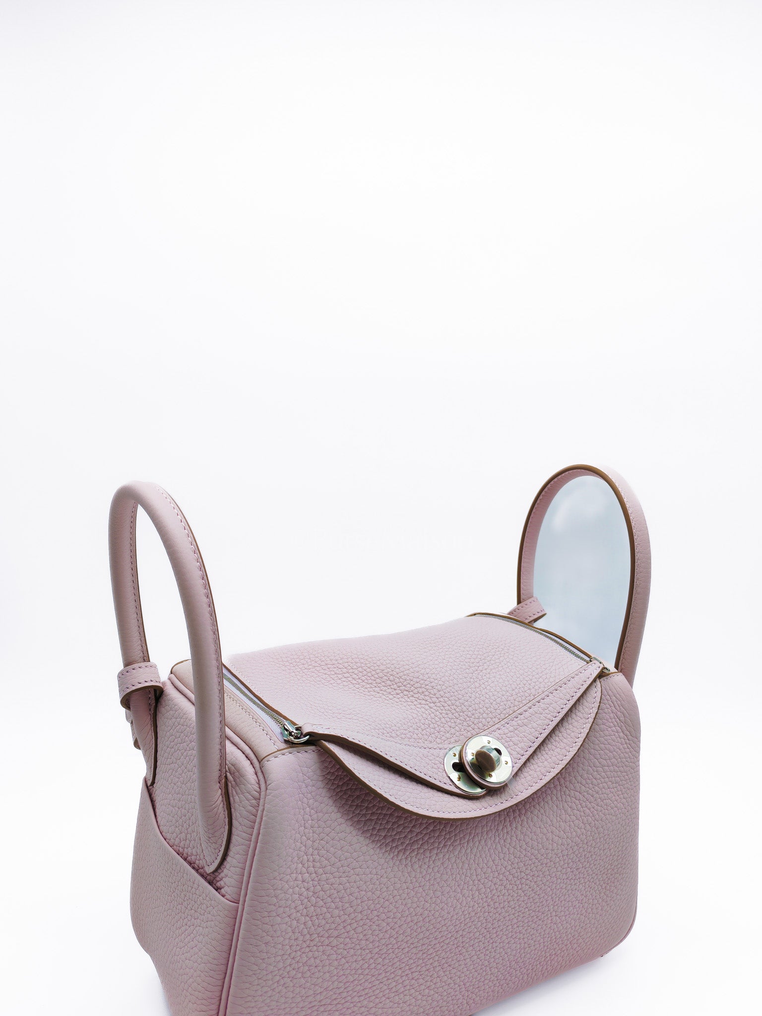 Lindy 26 Mauve Pale in Clemence Bull Calfskin Leather and Palladium Hardware Stamp W (2024) | Purse Maison Luxury Bags Shop