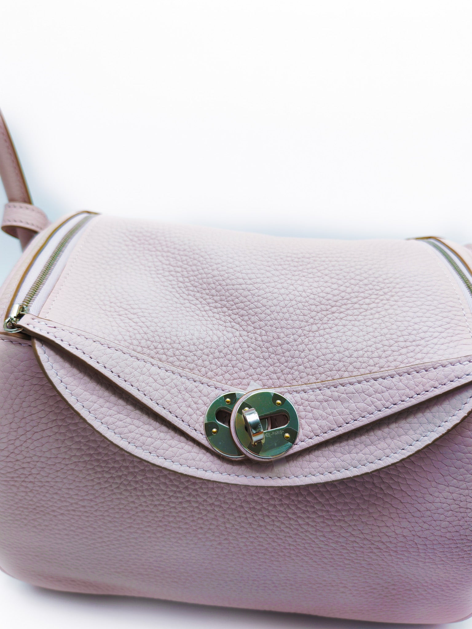 Lindy 26 Mauve Pale in Clemence Bull Calfskin Leather and Palladium Hardware Stamp W (2024) | Purse Maison Luxury Bags Shop