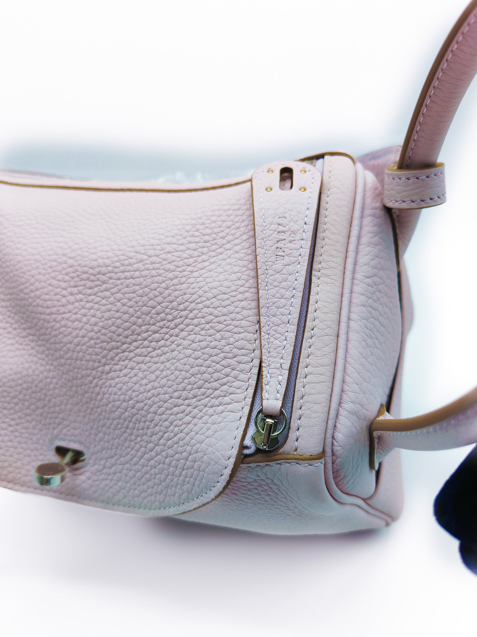 Lindy 26 Mauve Pale in Clemence Bull Calfskin Leather and Palladium Hardware Stamp W (2024) | Purse Maison Luxury Bags Shop