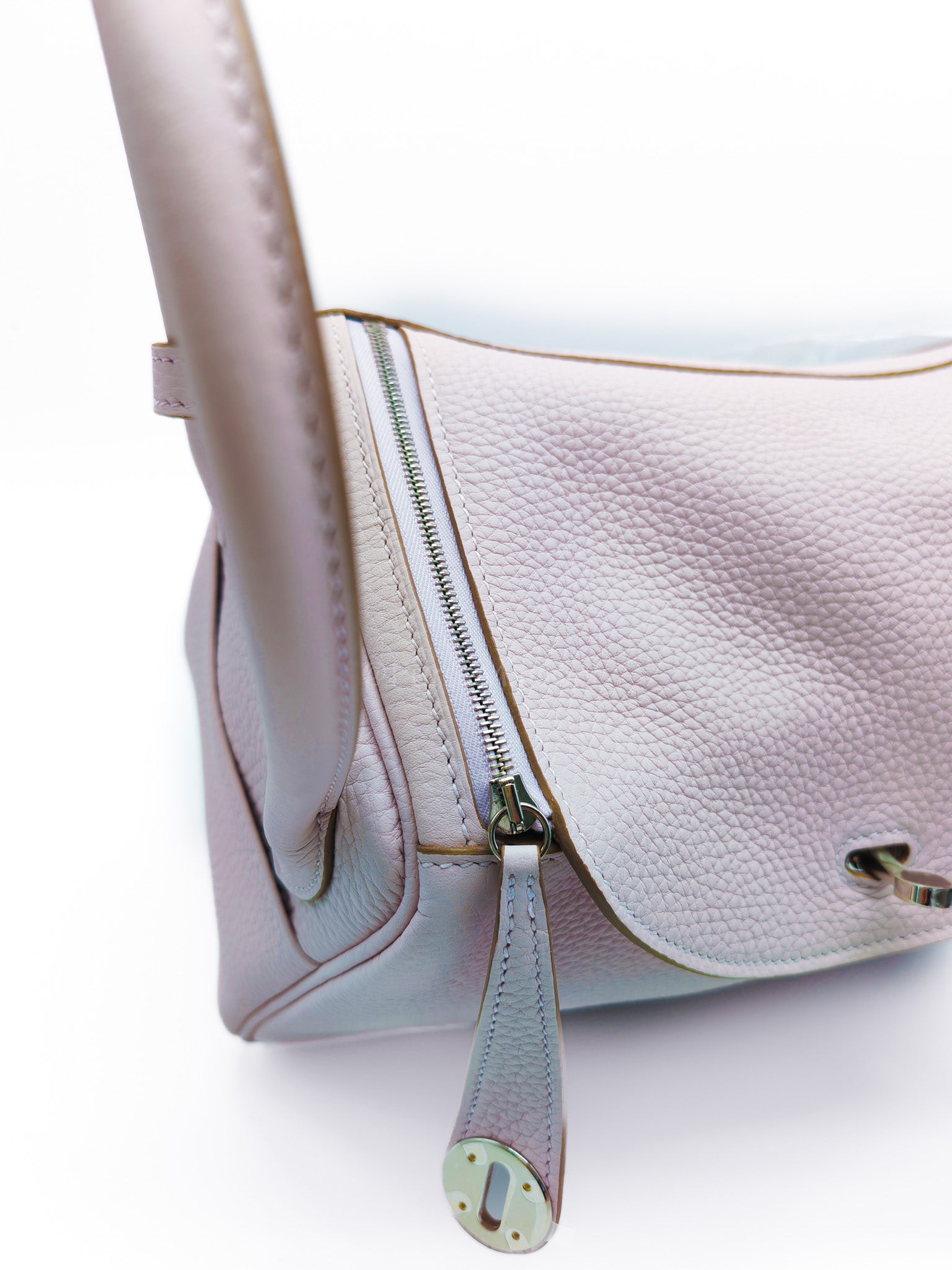 Lindy 26 Mauve Pale in Clemence Bull Calfskin Leather and Palladium Hardware Stamp W (2024) | Purse Maison Luxury Bags Shop