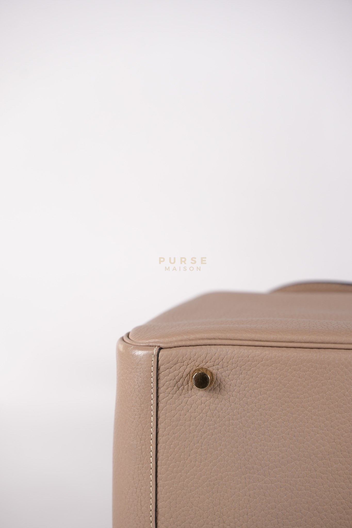 Lindy 30 Gris Tourterelle in Clemence Leather and Gold Hardware Stamp Square P (2012) | Purse Maison Luxury Bags Shop