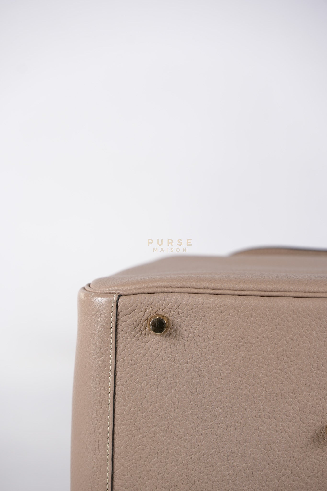 Lindy 30 Gris Tourterelle in Clemence Leather and Gold Hardware Stamp Square P (2012) | Purse Maison Luxury Bags Shop