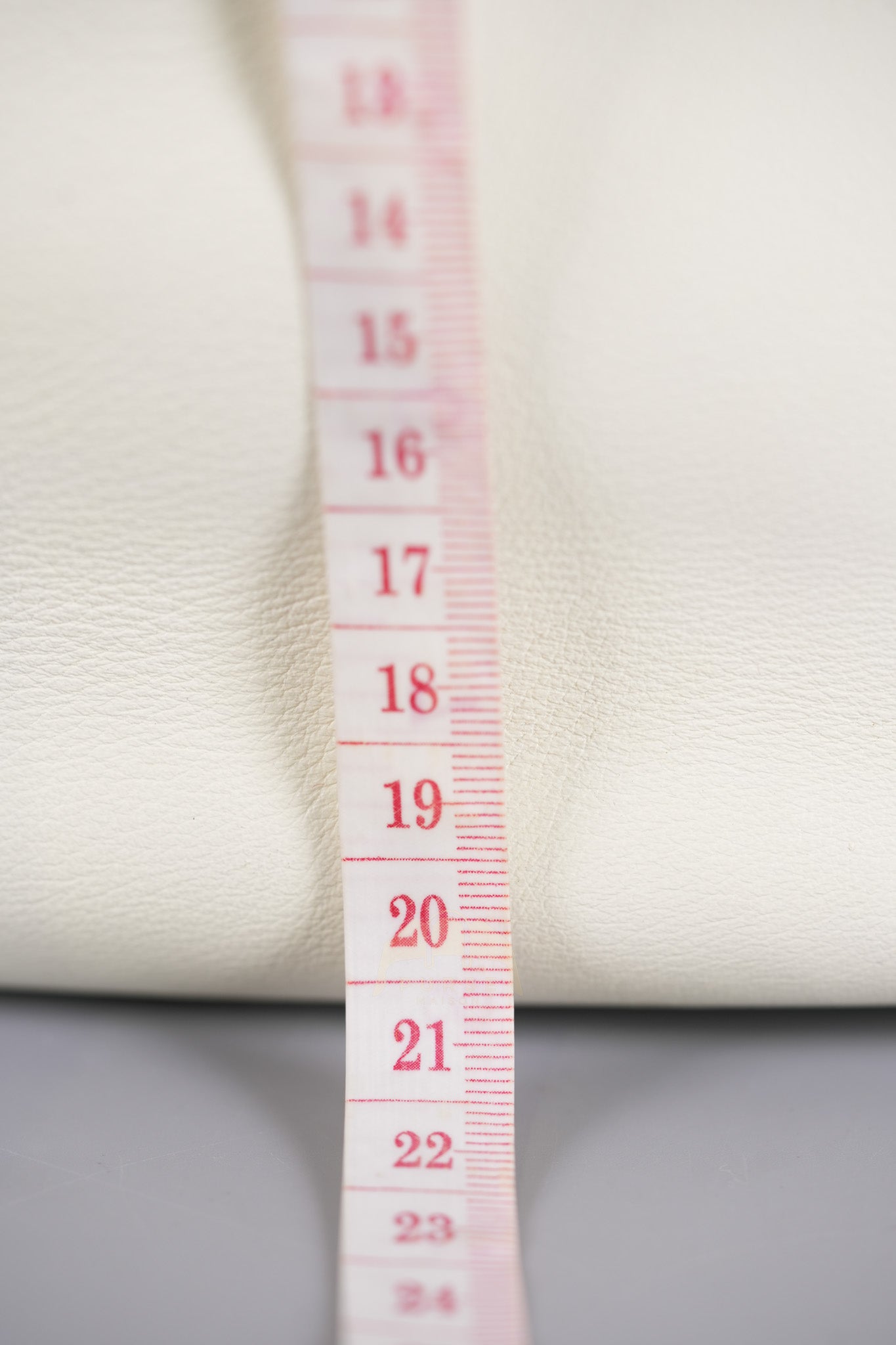 Lindy 30 in White Evercolor Leather & Palladium Hardware Stamp Square K (2007) | Purse Maison Luxury Bags Shop