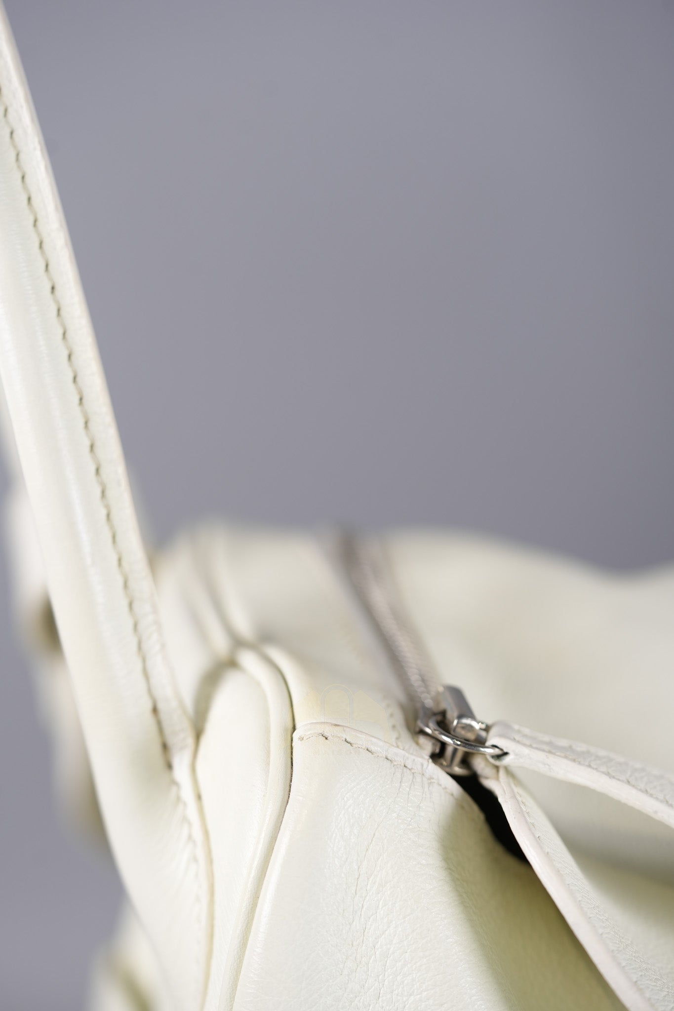 Lindy 30 in White Evercolor Leather & Palladium Hardware Stamp Square K (2007) | Purse Maison Luxury Bags Shop