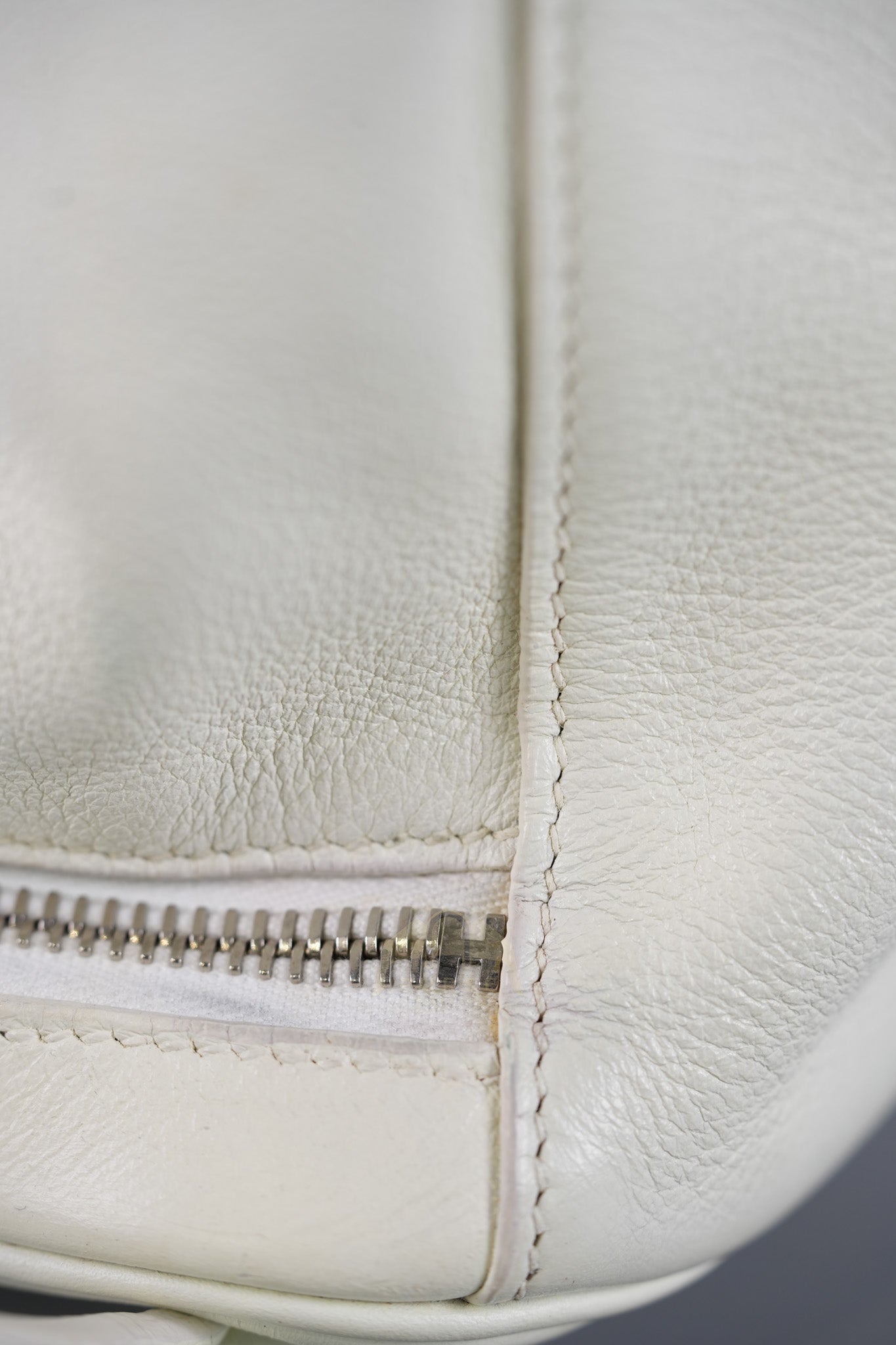Lindy 30 in White Evercolor Leather & Palladium Hardware Stamp Square K (2007) | Purse Maison Luxury Bags Shop