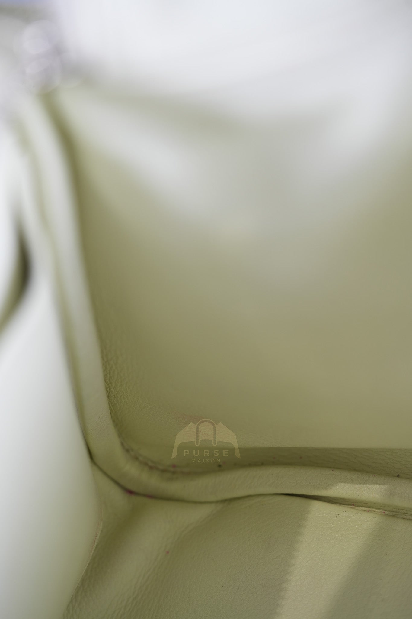 Lindy 30 in White Evercolor Leather & Palladium Hardware Stamp Square K (2007) | Purse Maison Luxury Bags Shop