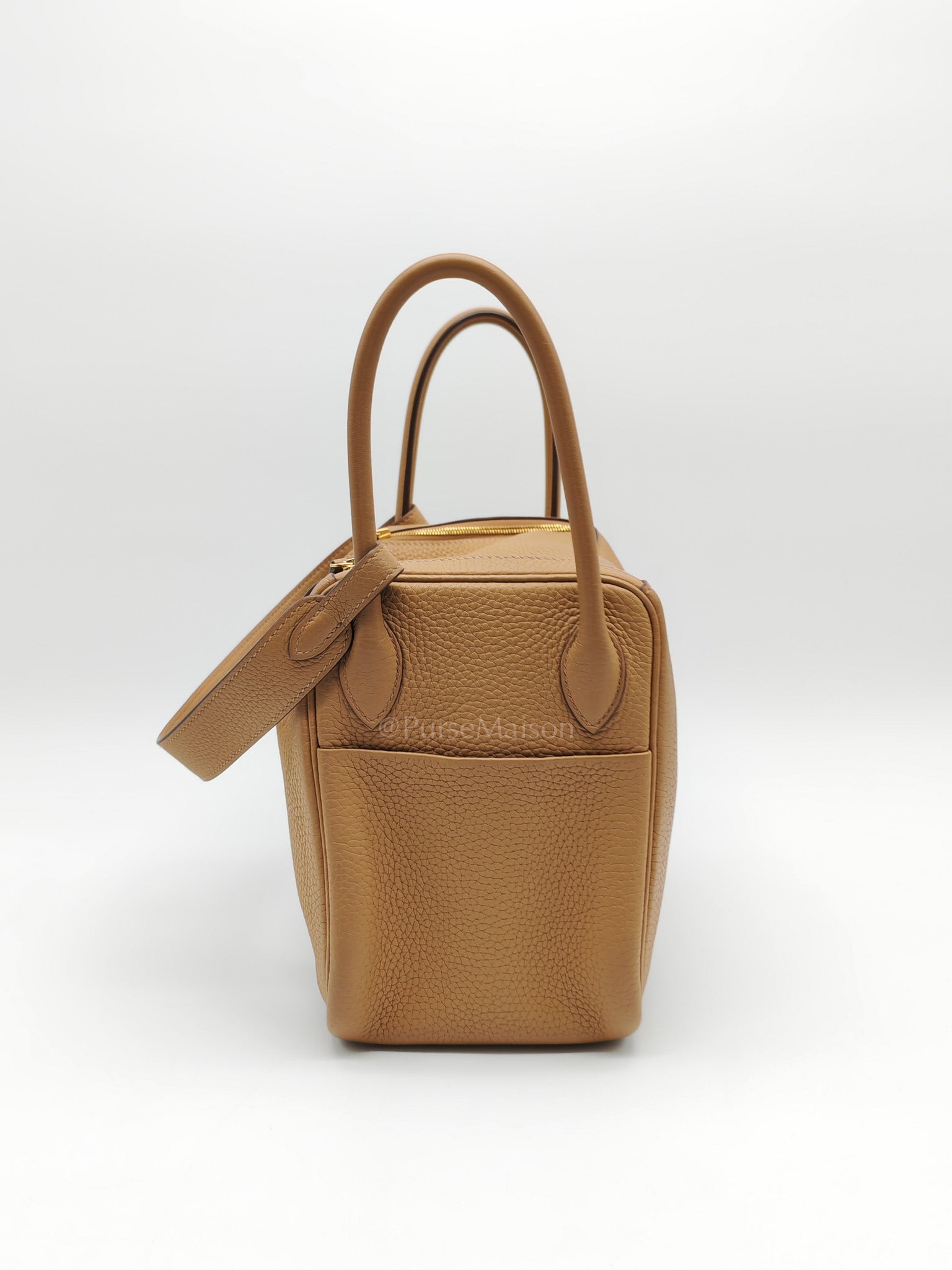 Lindy 26 in Biscuit Clemence Leather & Gold Hardware Stamp B (2023)