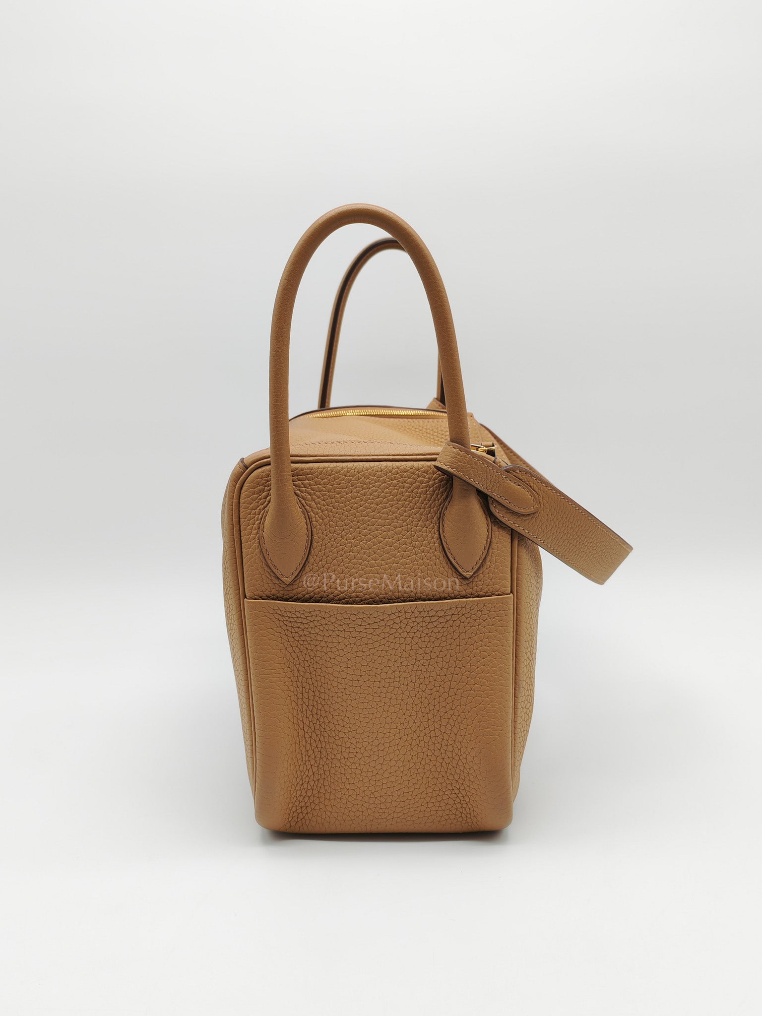 Lindy 26 in Biscuit Clemence Leather & Gold Hardware Stamp B (2023)