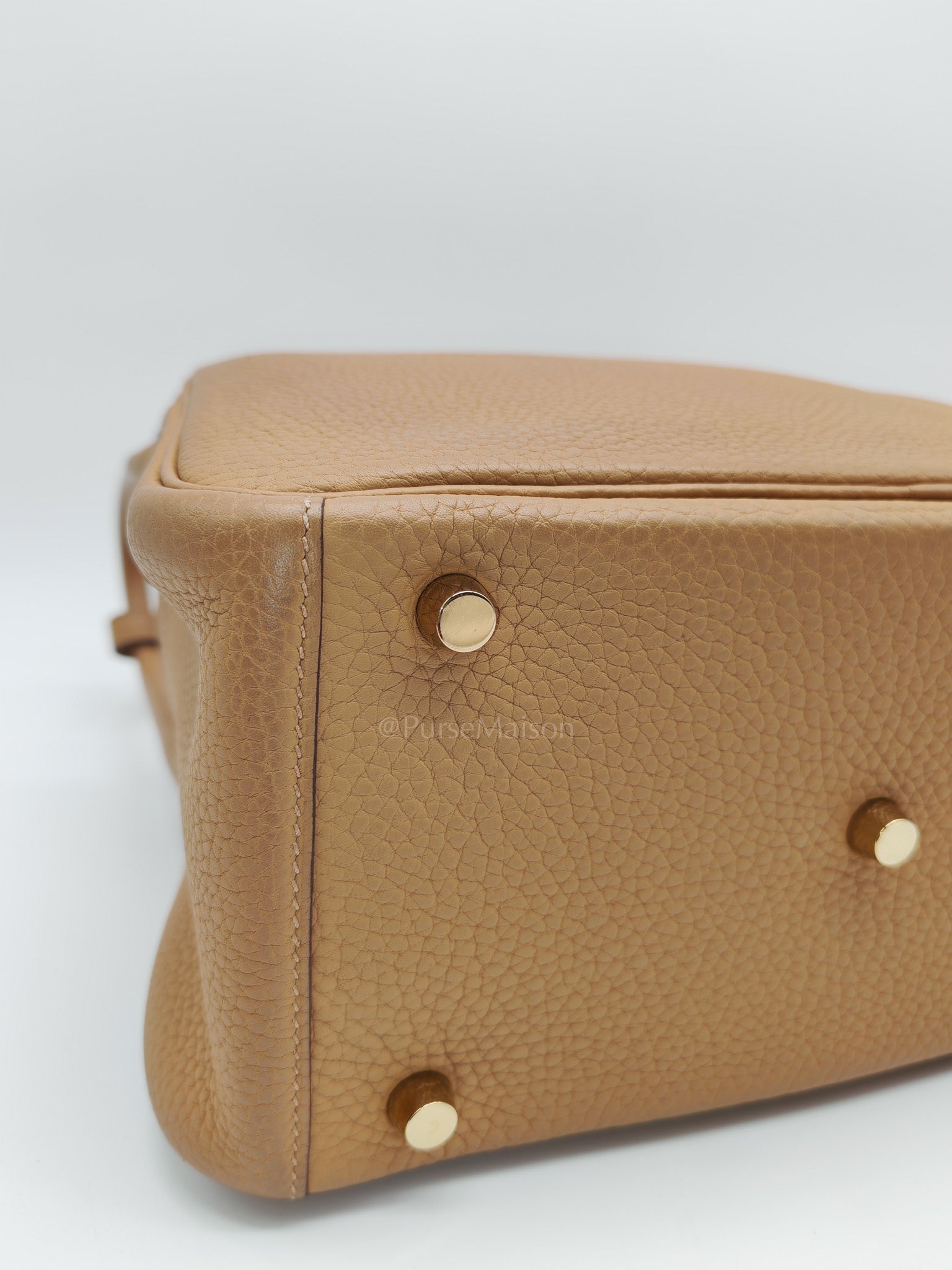 Lindy 26 in Biscuit Clemence Leather & Gold Hardware Stamp B (2023)