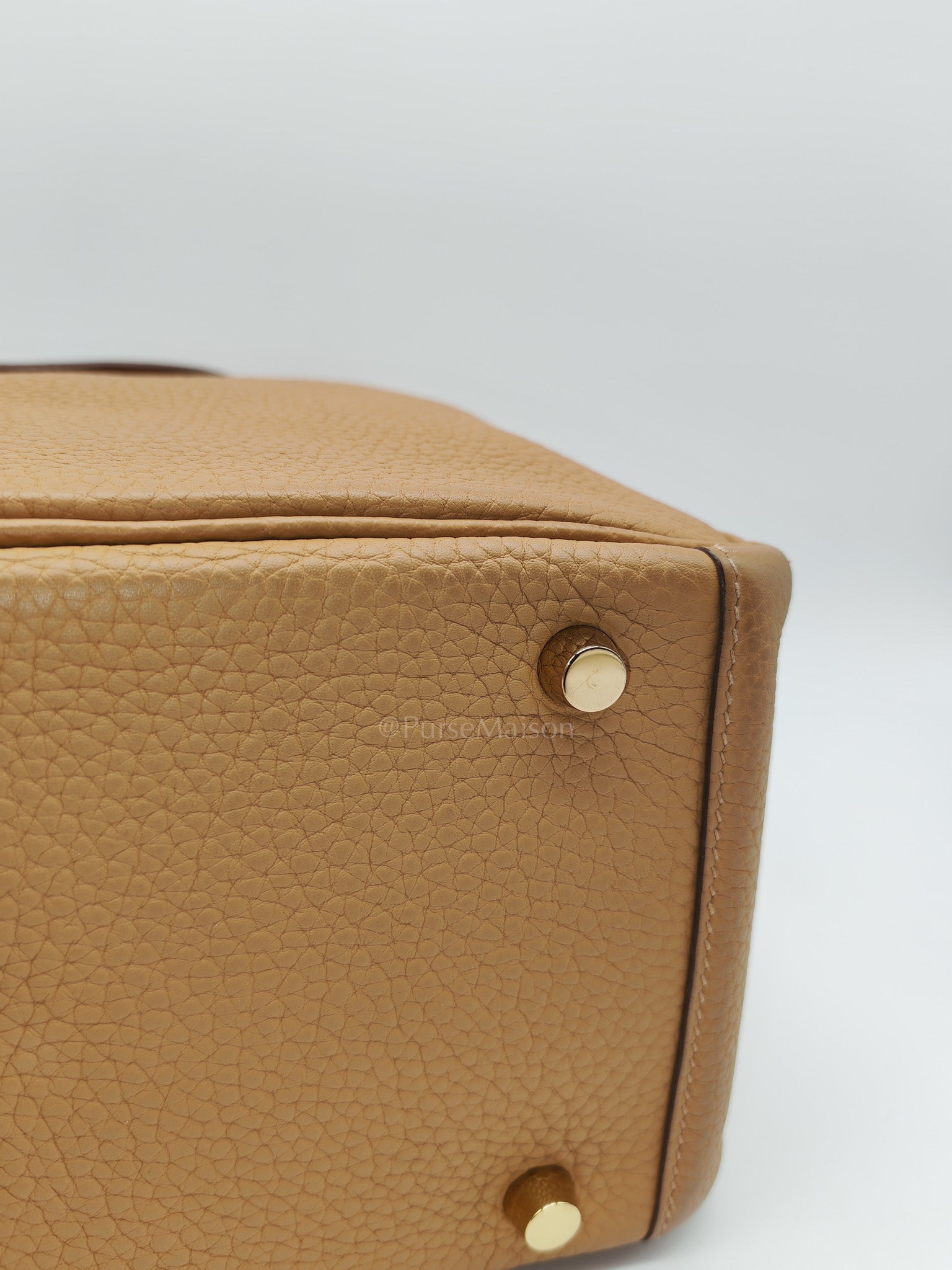 Lindy 26 in Biscuit Clemence Leather & Gold Hardware Stamp B (2023)