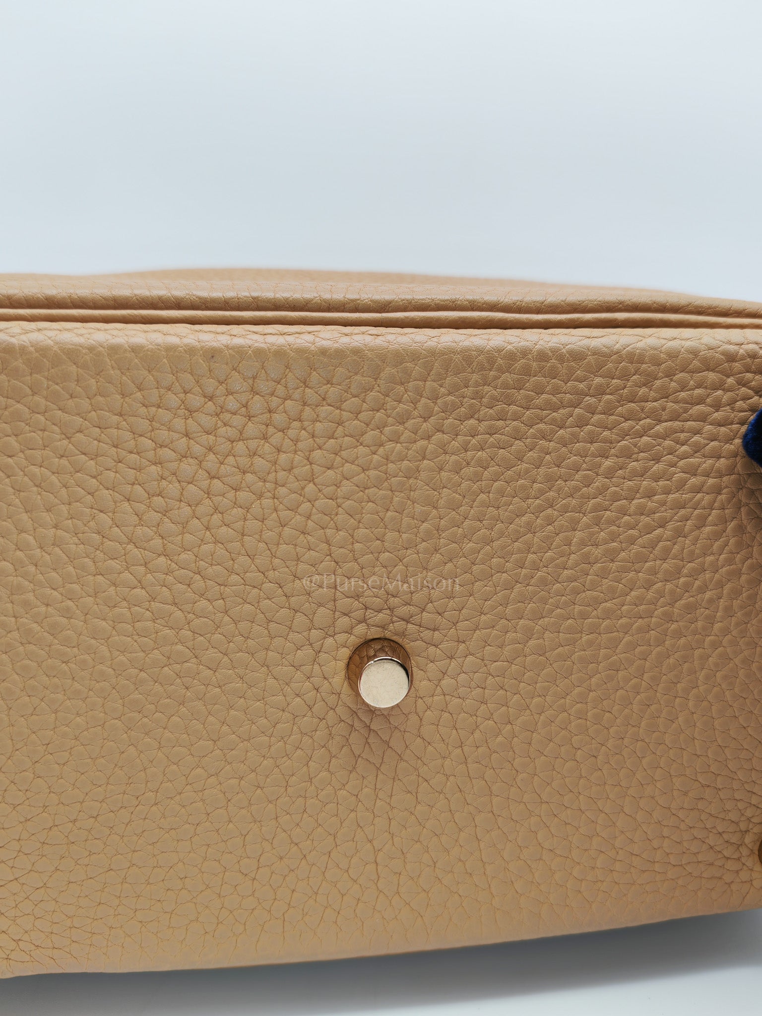 Lindy 26 in Biscuit Clemence Leather & Gold Hardware Stamp B (2023)