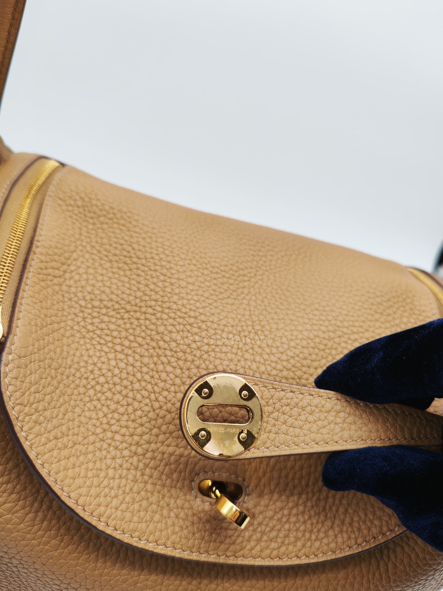 Lindy 26 in Biscuit Clemence Leather & Gold Hardware Stamp B (2023)