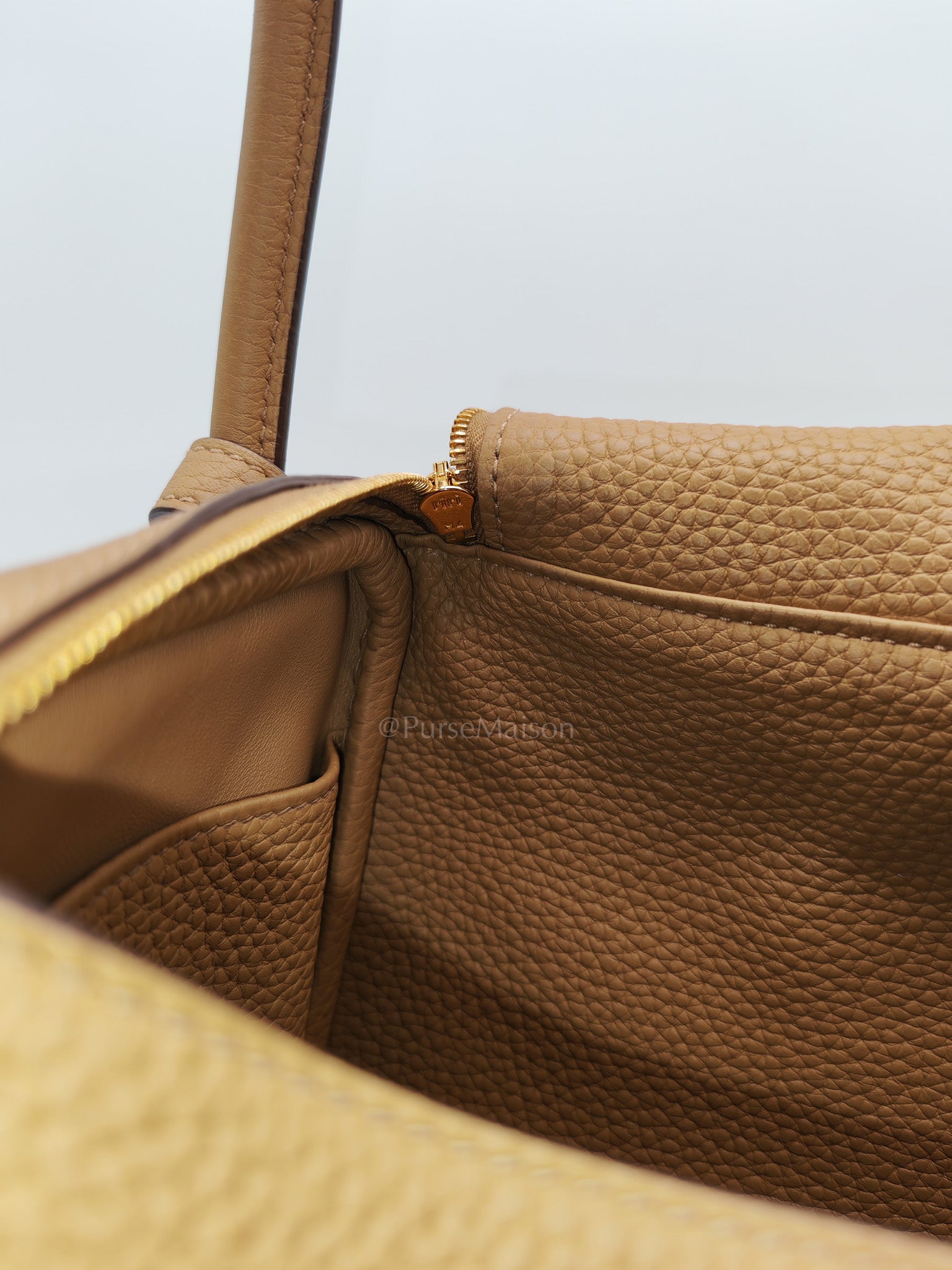 Lindy 26 in Biscuit Clemence Leather & Gold Hardware Stamp B (2023)