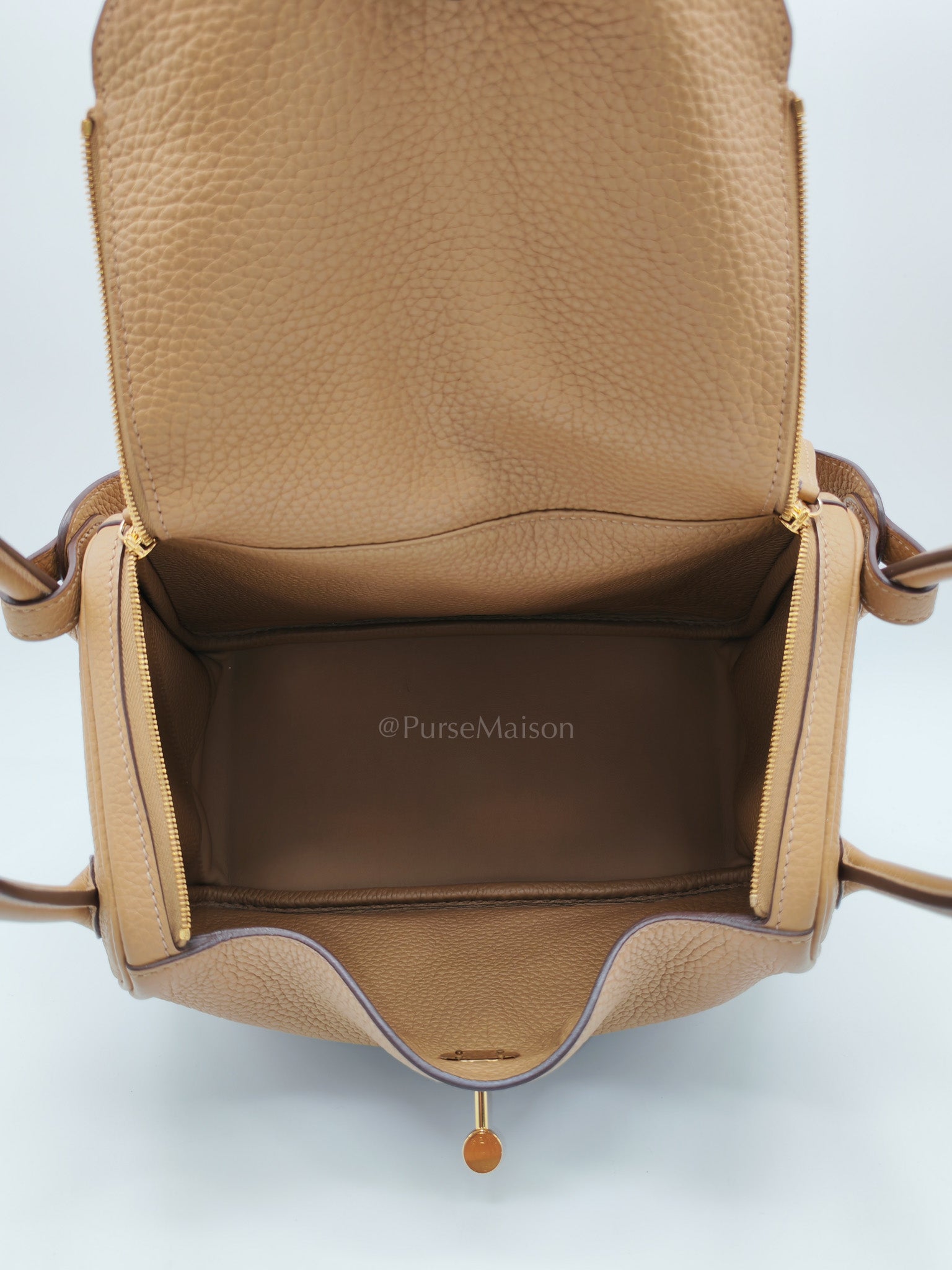 Lindy 26 in Biscuit Clemence Leather & Gold Hardware Stamp B (2023)