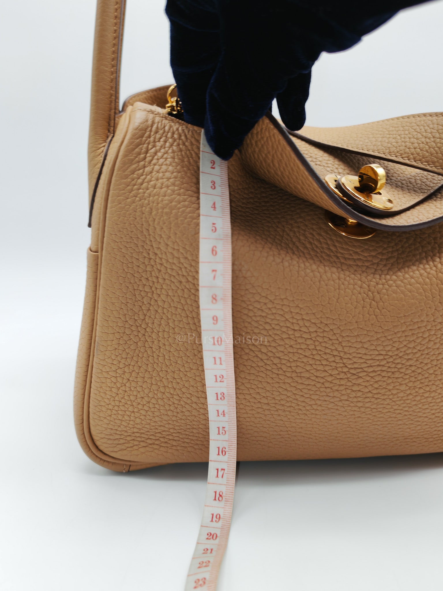 Lindy 26 in Biscuit Clemence Leather & Gold Hardware Stamp B (2023)