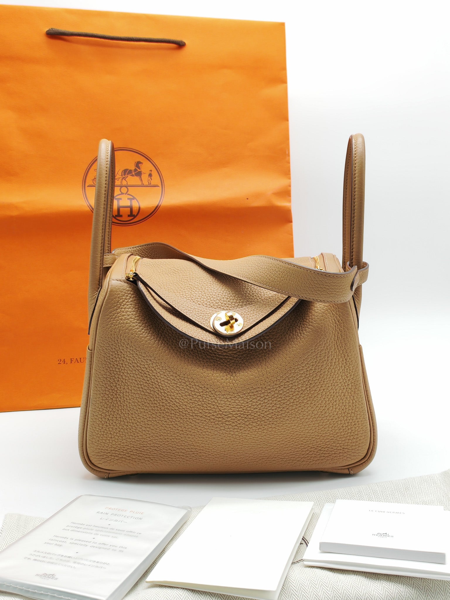 Lindy 26 in Biscuit Clemence Leather & Gold Hardware Stamp B (2023)