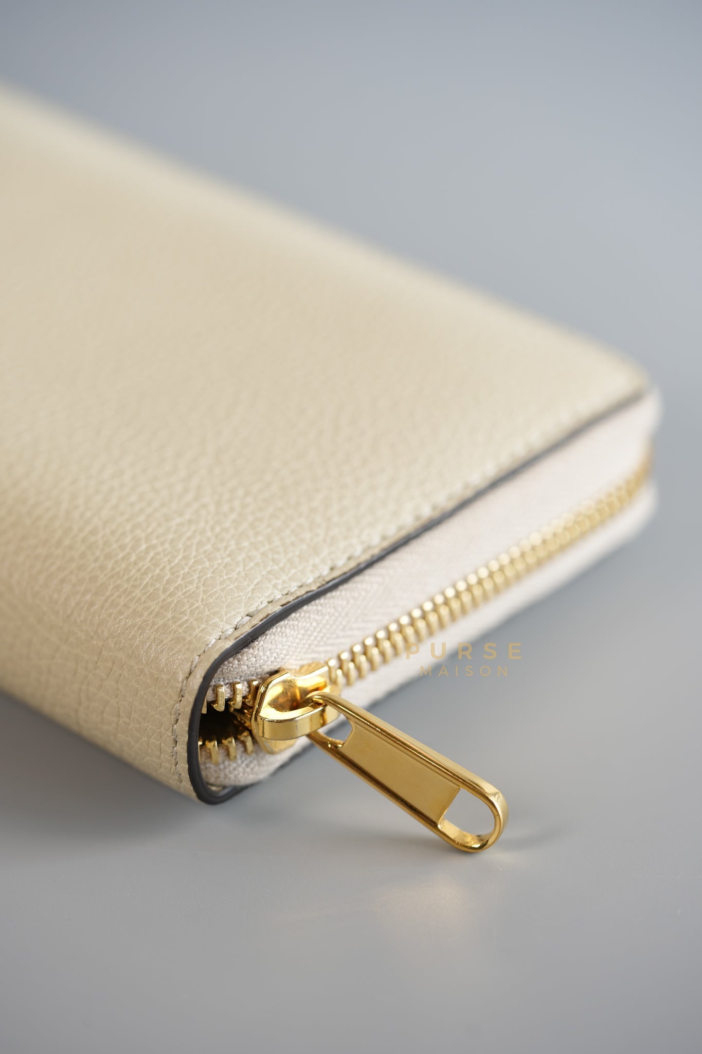 Logo Zipped Long Wallet in Ivory Leather | Purse Maison Luxury Bags Shop