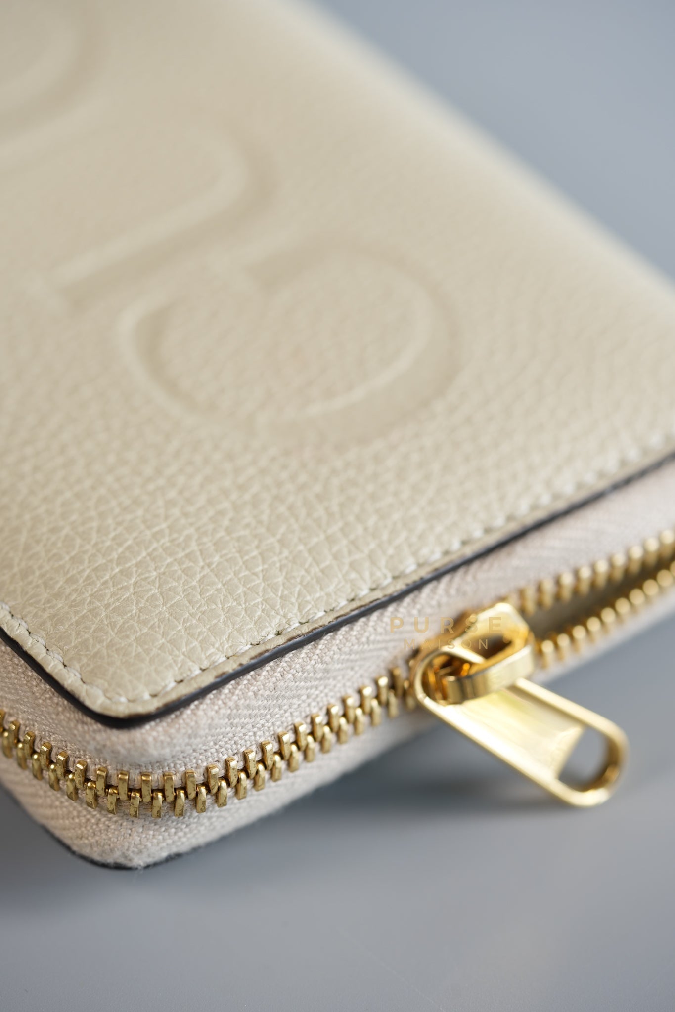 Logo Zipped Long Wallet in Ivory Leather | Purse Maison Luxury Bags Shop