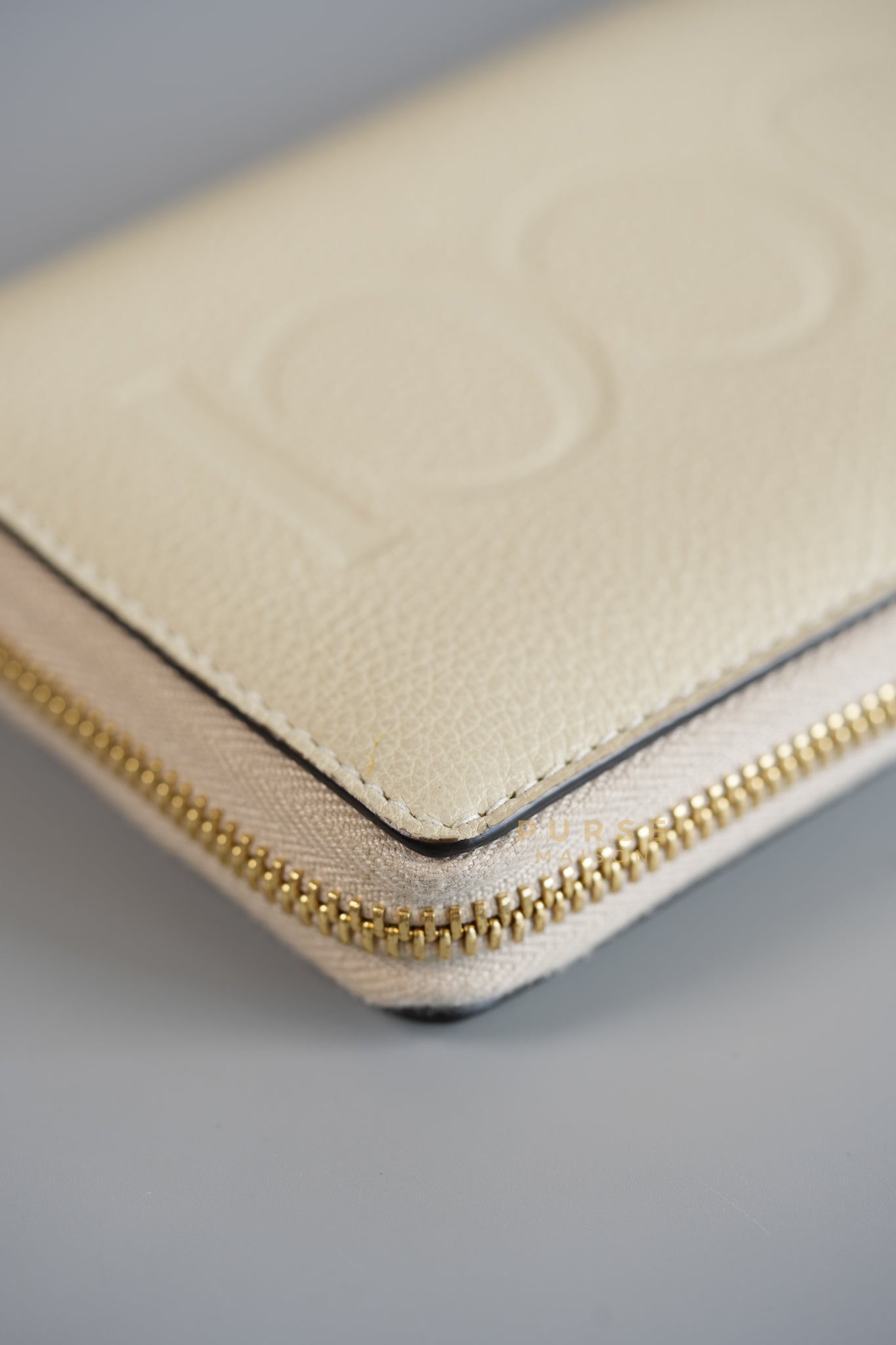 Logo Zipped Long Wallet in Ivory Leather | Purse Maison Luxury Bags Shop