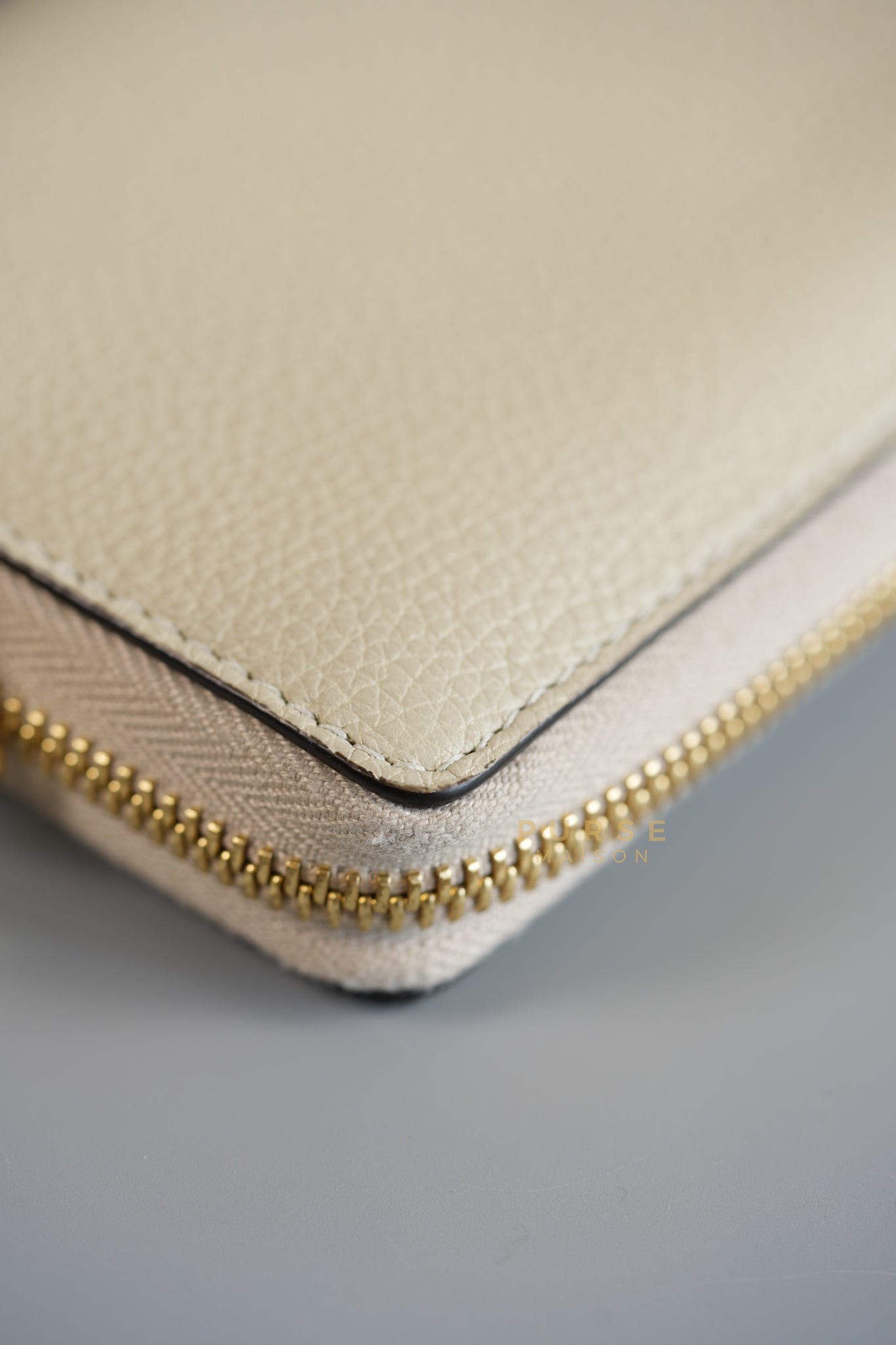 Logo Zipped Long Wallet in Ivory Leather | Purse Maison Luxury Bags Shop