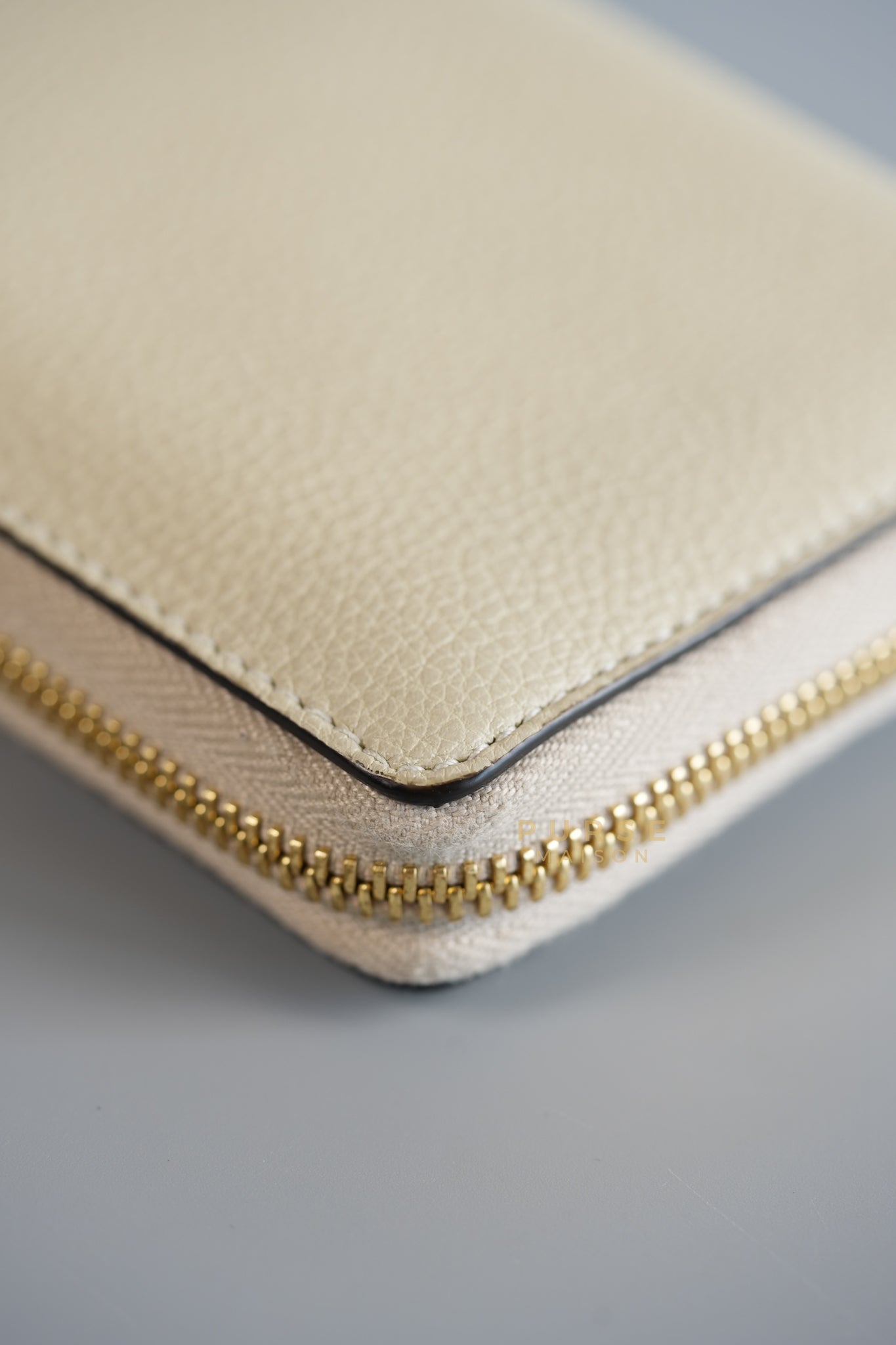 Logo Zipped Long Wallet in Ivory Leather | Purse Maison Luxury Bags Shop