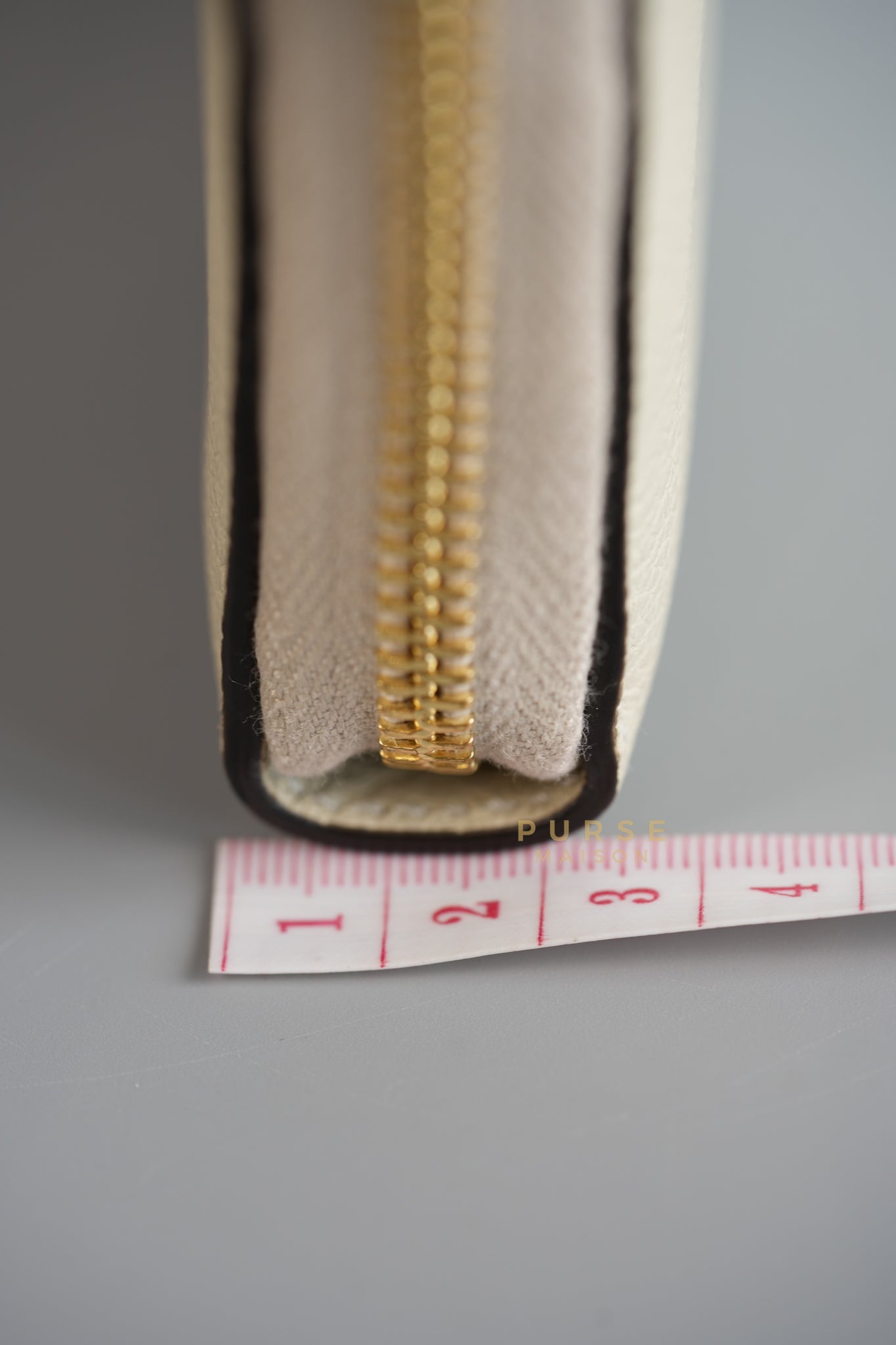 Logo Zipped Long Wallet in Ivory Leather | Purse Maison Luxury Bags Shop