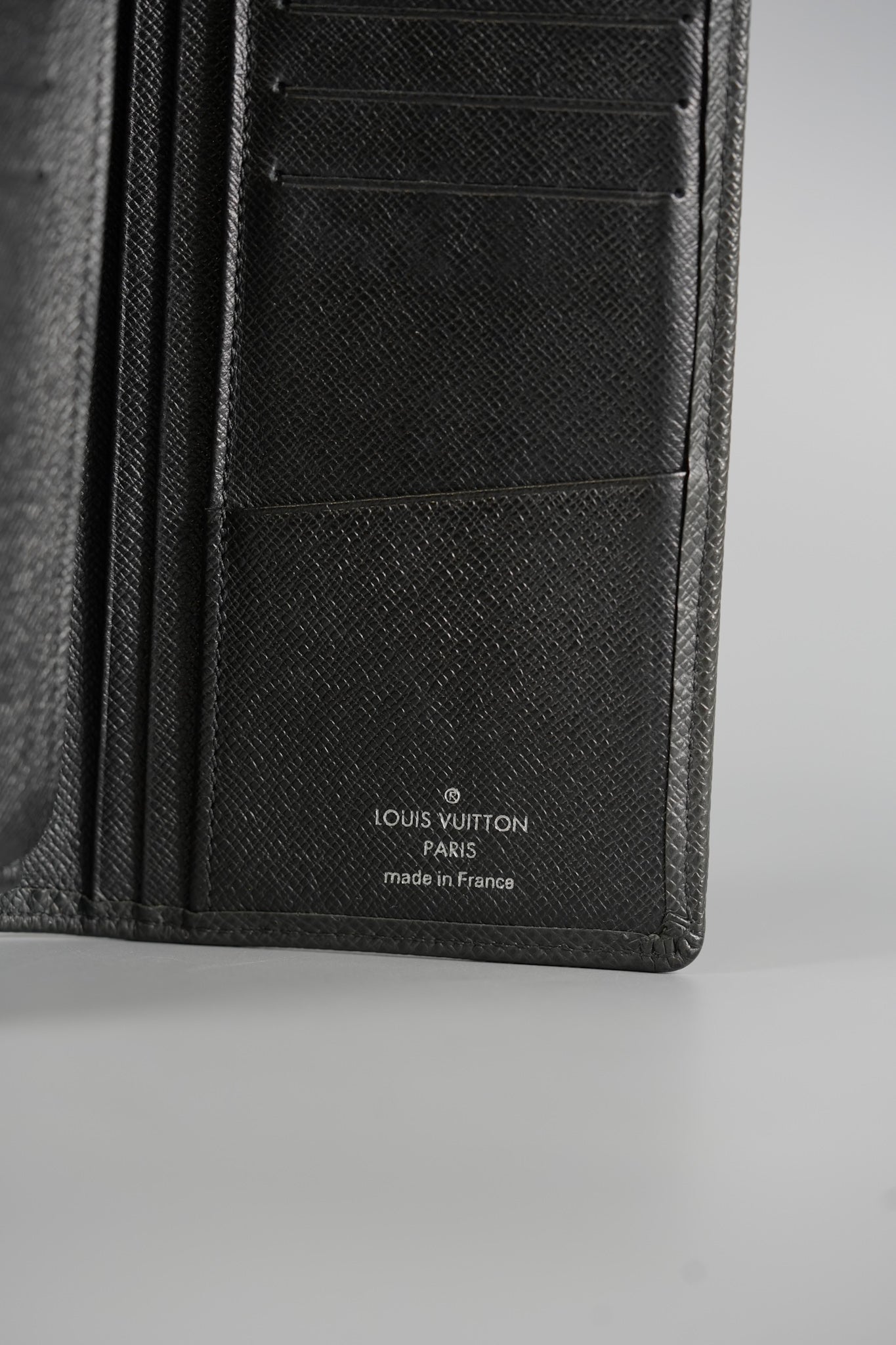 Long Bi-fold Men’s Wallet in Noir Leather (Date Code: TA3153) | Purse Maison Luxury Bags Shop