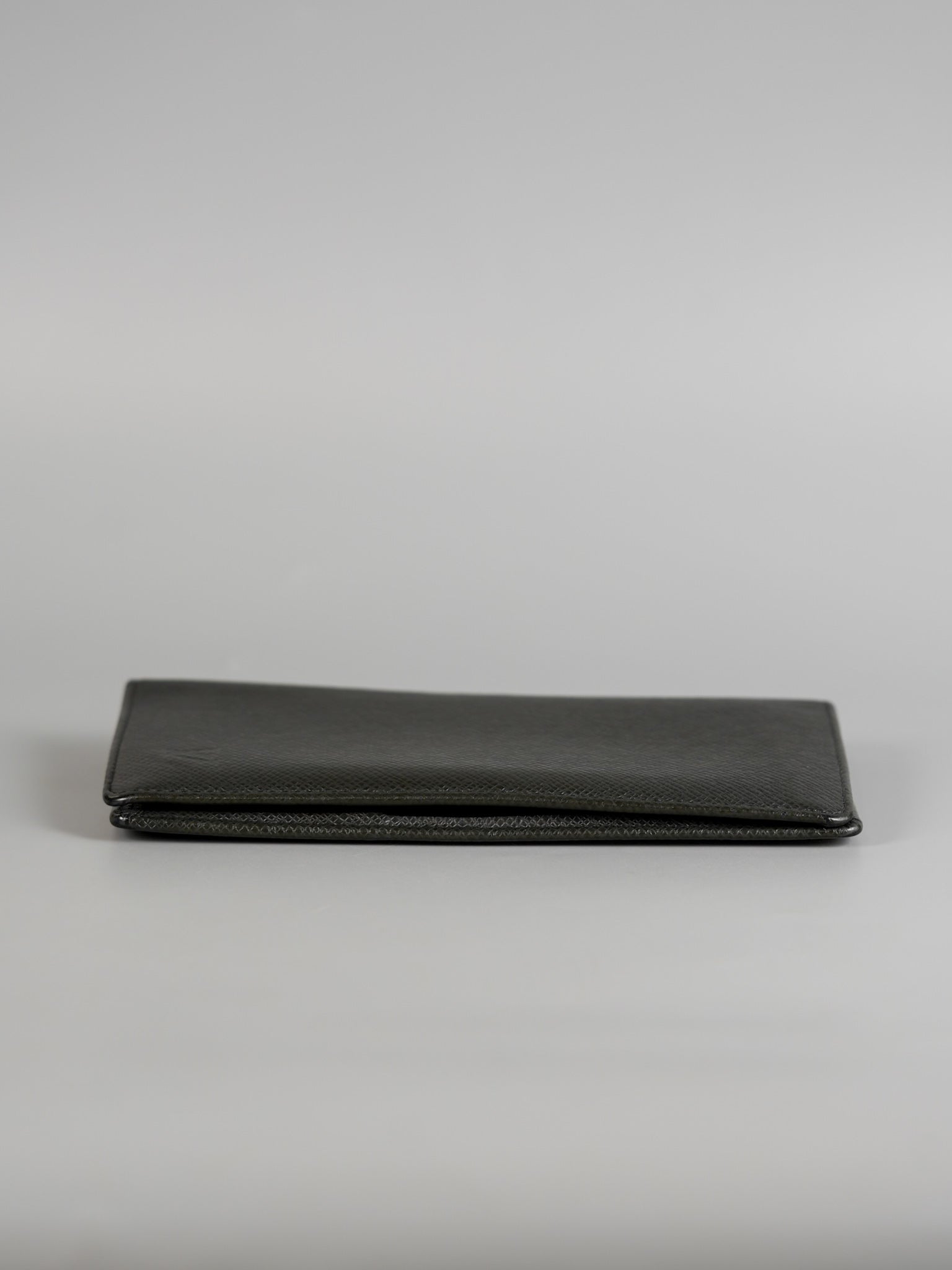 Long Bi-fold Men’s Wallet in Noir Leather (Date Code: TA3153) | Purse Maison Luxury Bags Shop