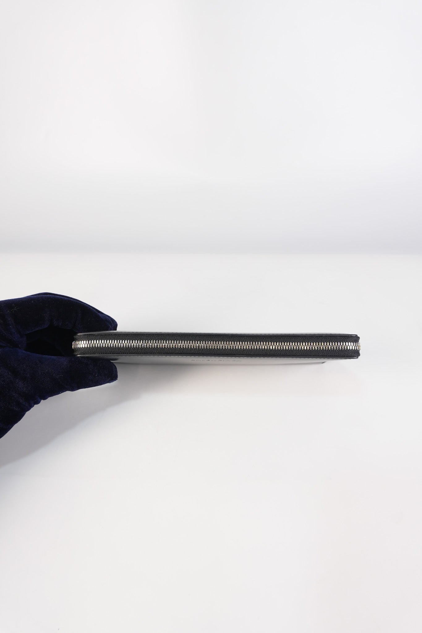 Long Round Zip Wallet in Black Leather | Purse Maison Luxury Bags Shop